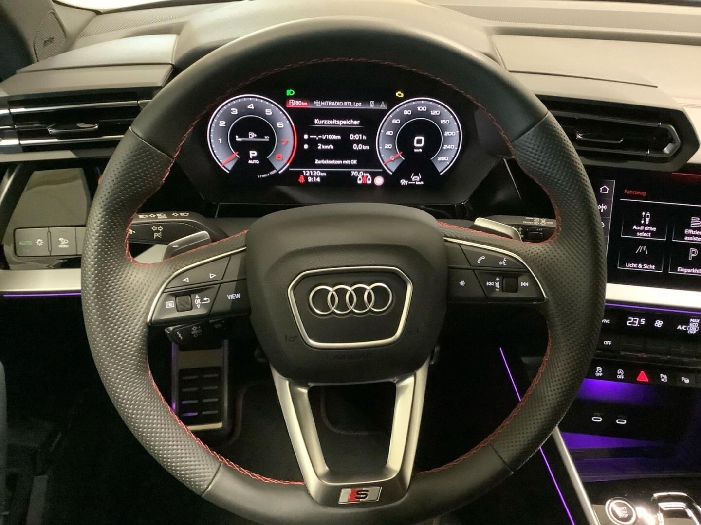 Bild über Audi A3 Sportback TFSI quattro S tronic - für weitere Informationen kontaktieren Sie den Audi Partner