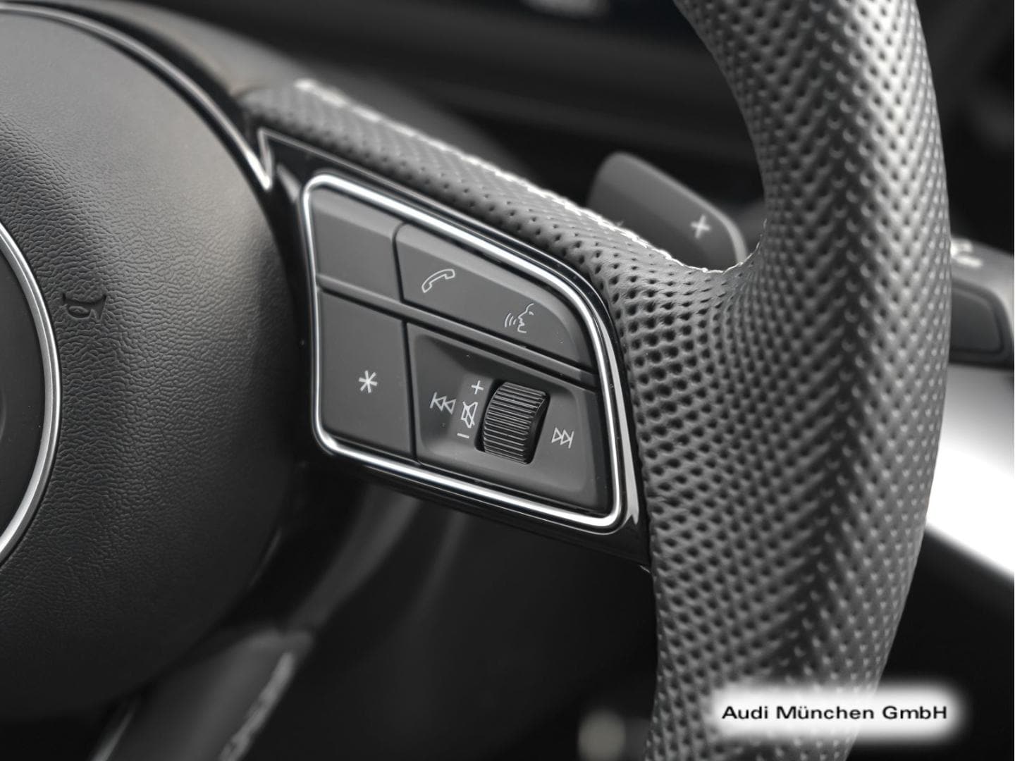 Bild über Audi S3 Sportback TFSI quattro S tronic - für weitere Informationen kontaktieren Sie den Audi Partner
