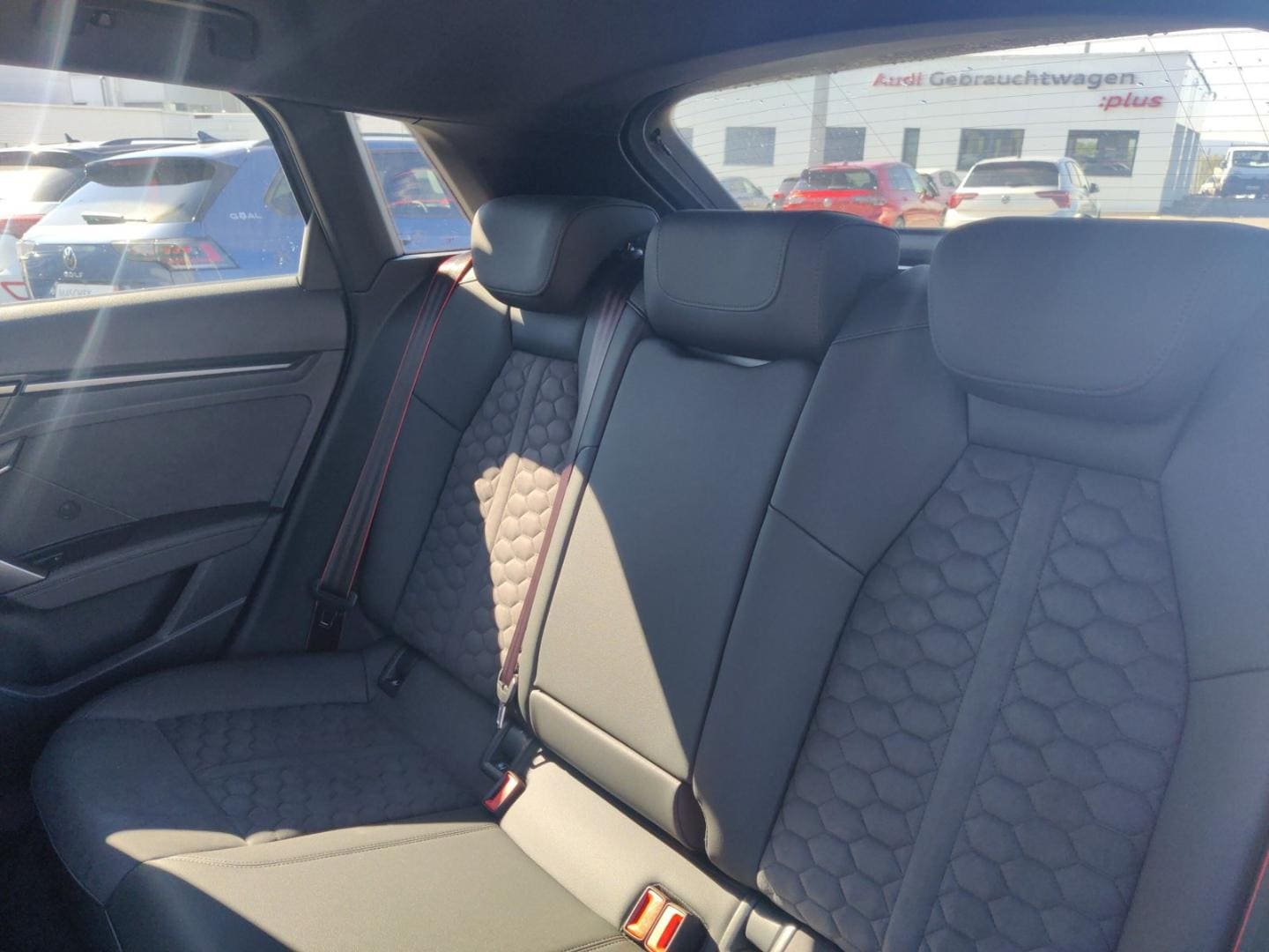 Bild über Audi RS 3 Sportback TFSI quattro 294 kW S tronic - für weitere Informationen kontaktieren Sie den Audi Partner
