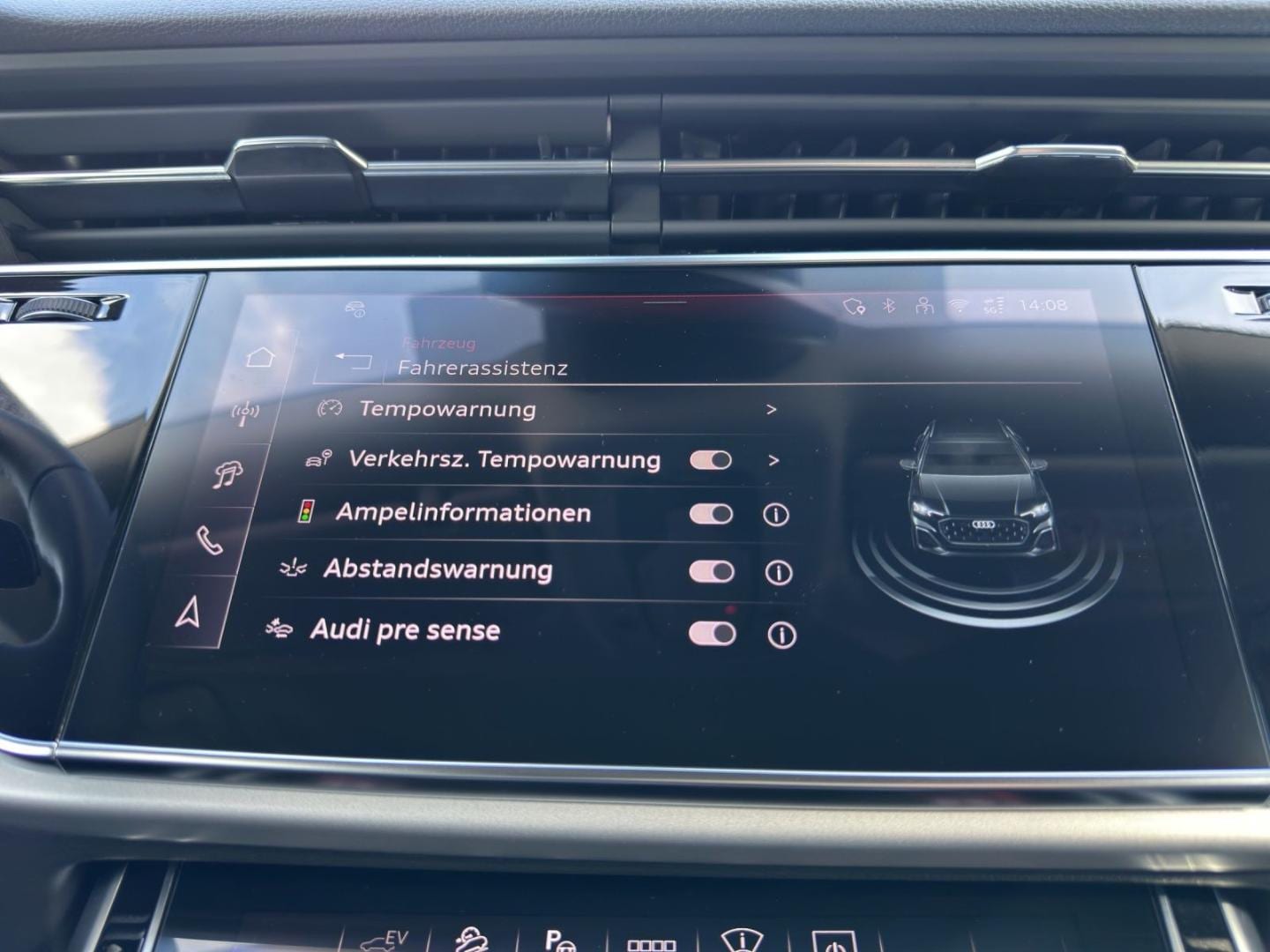 Bild über Audi Q8 SUV TFSI e TFSI e quattro 290 kW tiptronic - für weitere Informationen kontaktieren Sie den Audi Partner