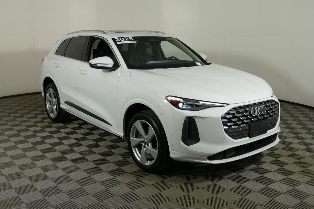 2025 Audi Q5 40 Premium Plus's photo