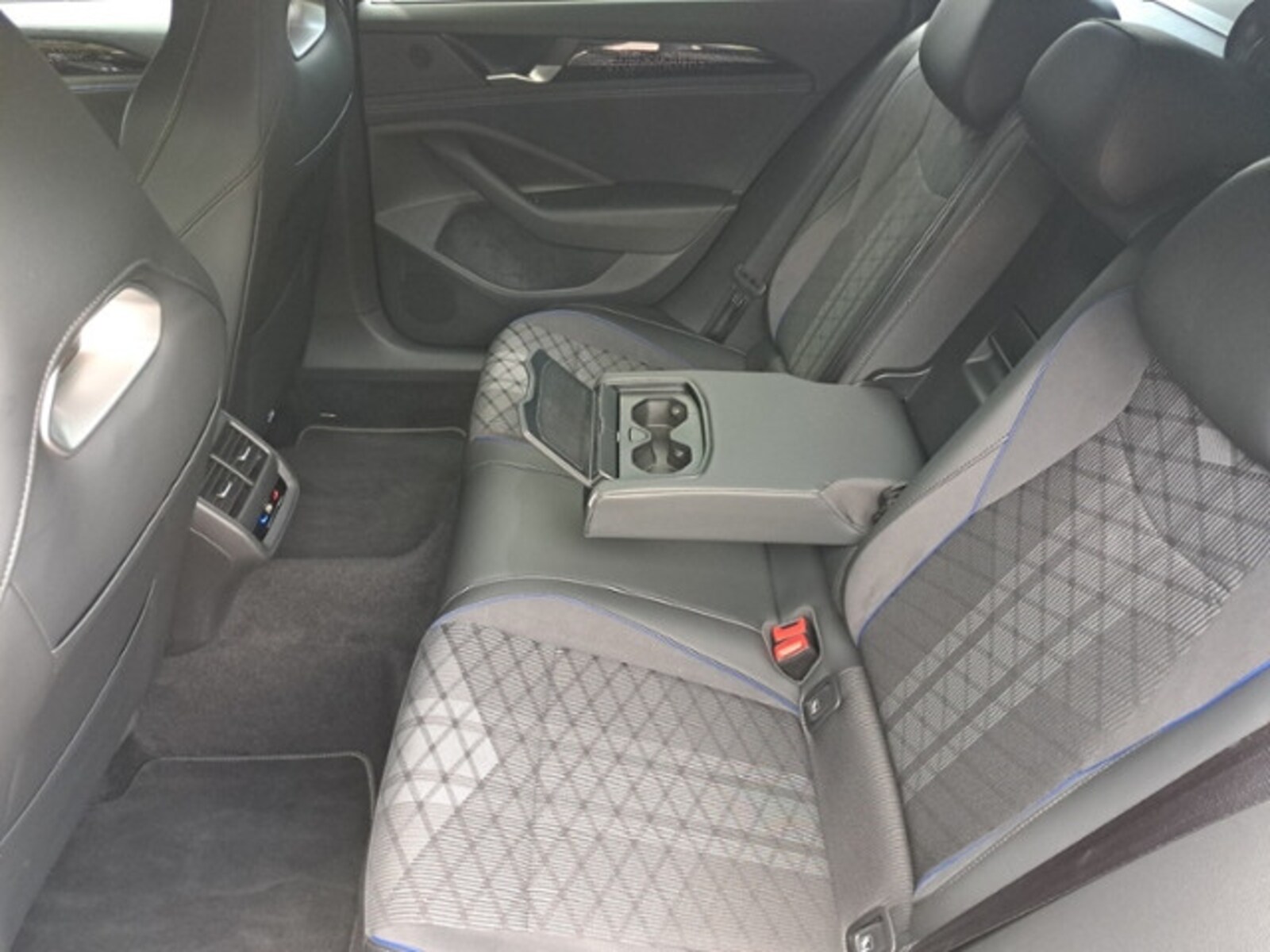 Volkswagen Passat – Bild 15