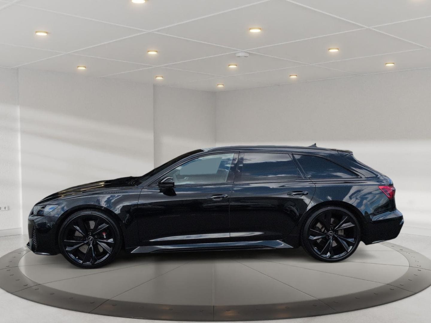 Bild über Audi RS 6 Avant performance quattro tiptronic - für weitere Informationen kontaktieren Sie den Audi Partner