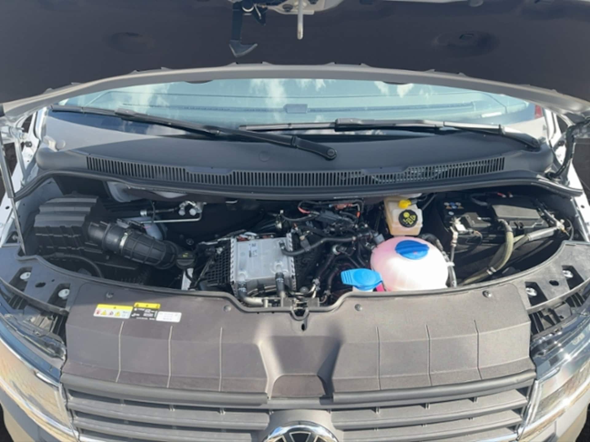 Volkswagen T6.1 Transporter Kombi langer Radstand