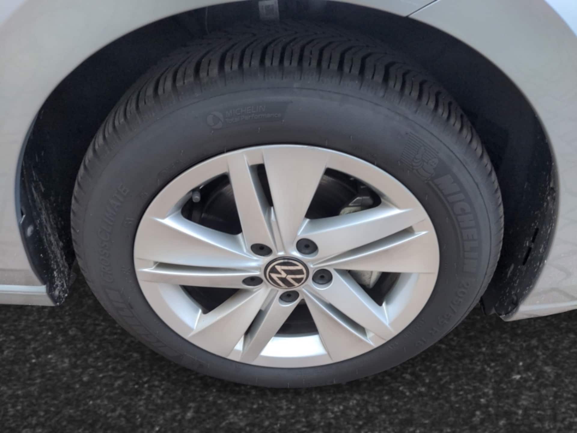 Volkswagen Golf Variant Life
