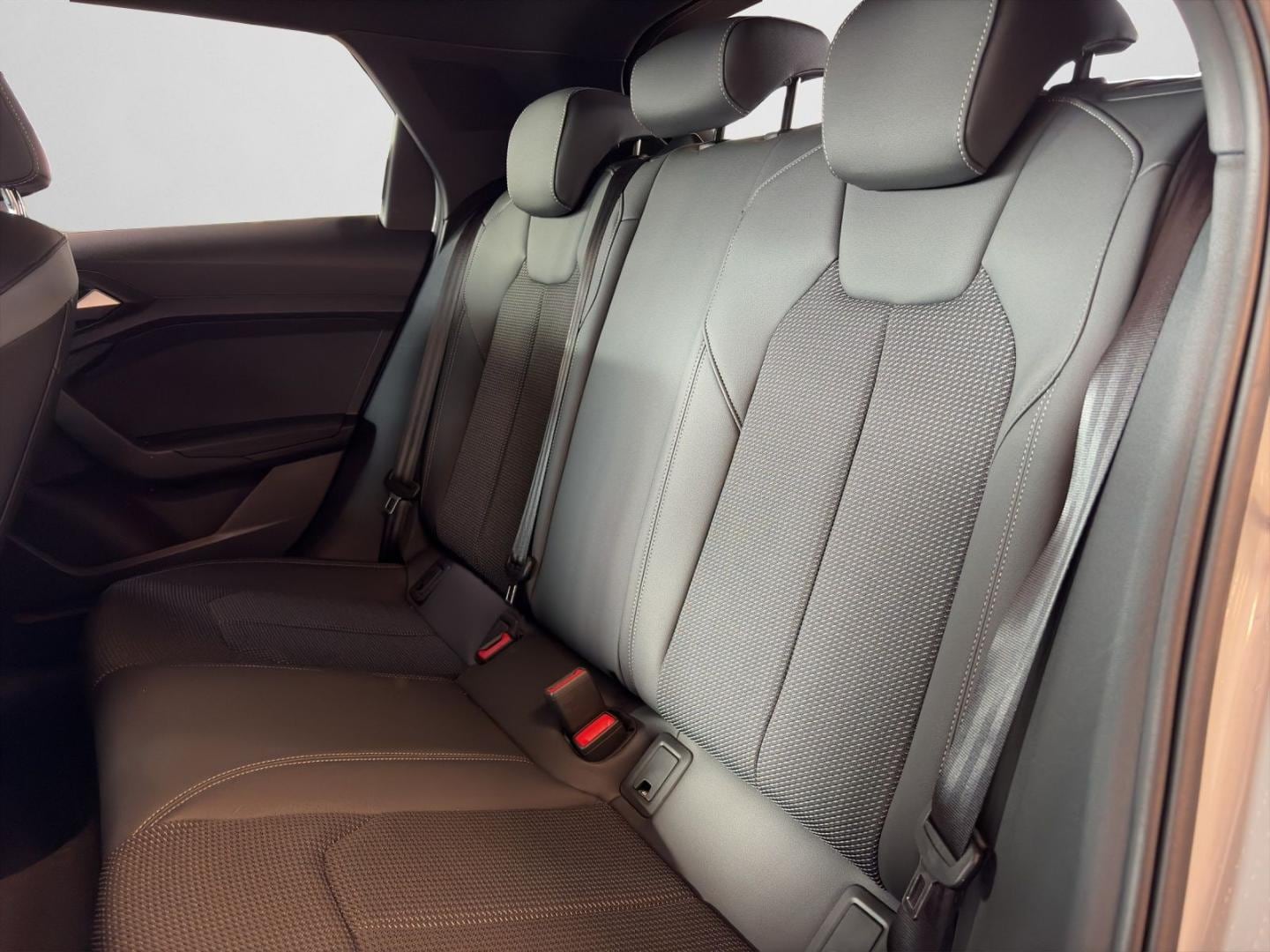 Bild über Audi A1 Sportback S line 30 TFSI S tronic - für weitere Informationen kontaktieren Sie den Audi Partner