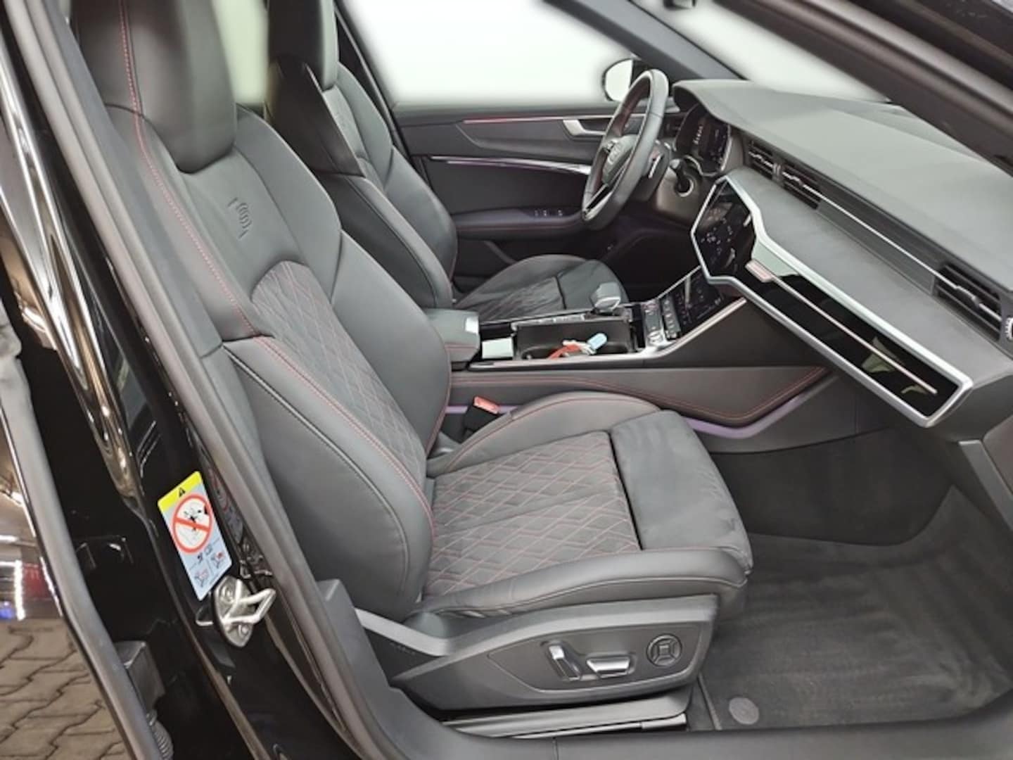 Bild über Audi S6 Avant TDI quattro tiptronic - für weitere Informationen kontaktieren Sie den Audi Partner