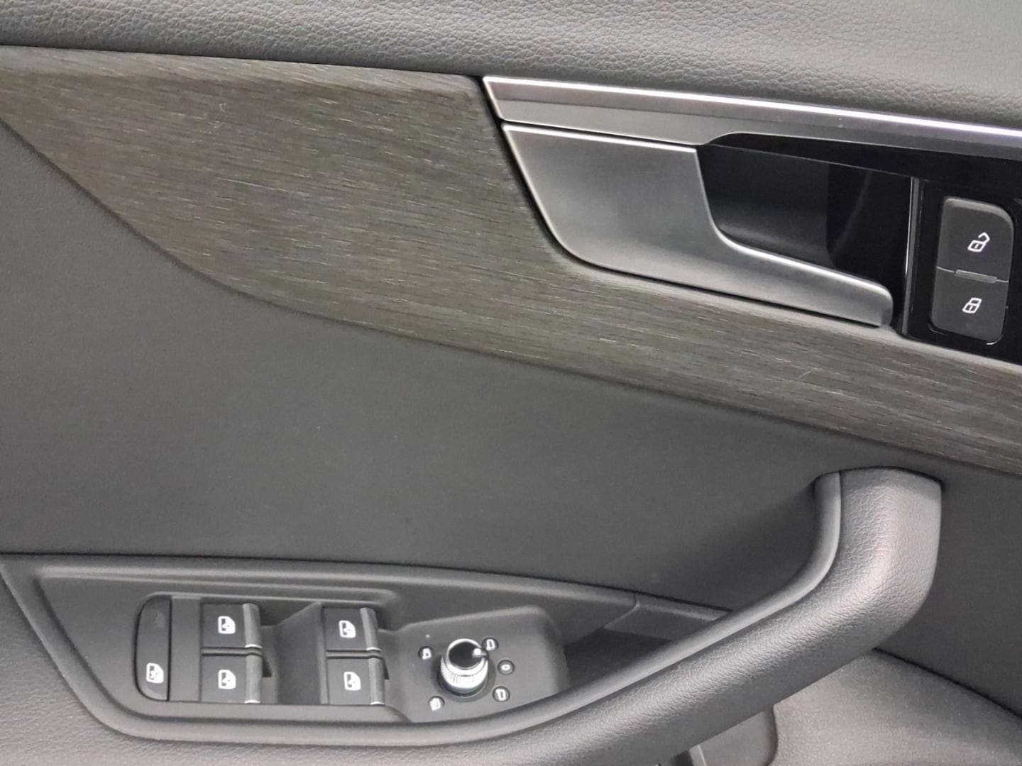 Bild über Audi A4 Avant S line 45 TFSI quattro S tronic - für weitere Informationen kontaktieren Sie den Audi Partner