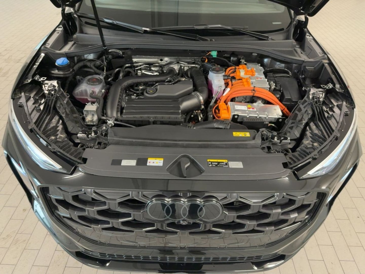 Bild über Audi Q3 Sportback e-hybrid e-hybrid 200 kW S tronic - für weitere Informationen kontaktieren Sie den Audi Partner