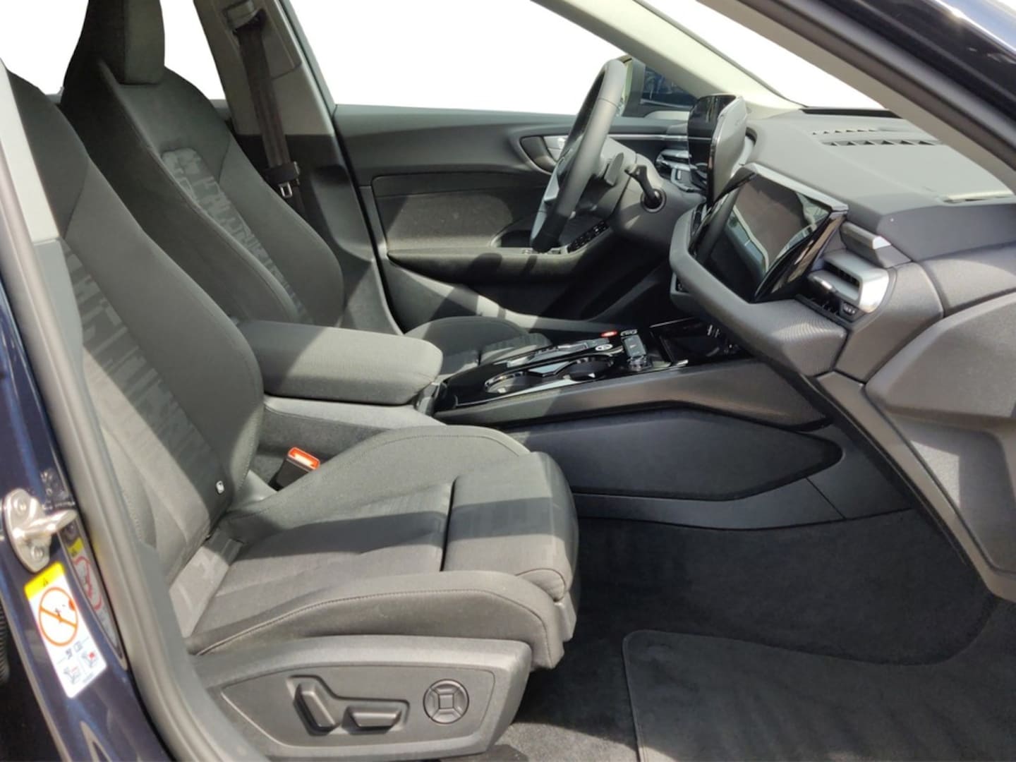Bild über Audi A5 Avant TDI 150 kW S tronic - für weitere Informationen kontaktieren Sie den Audi Partner