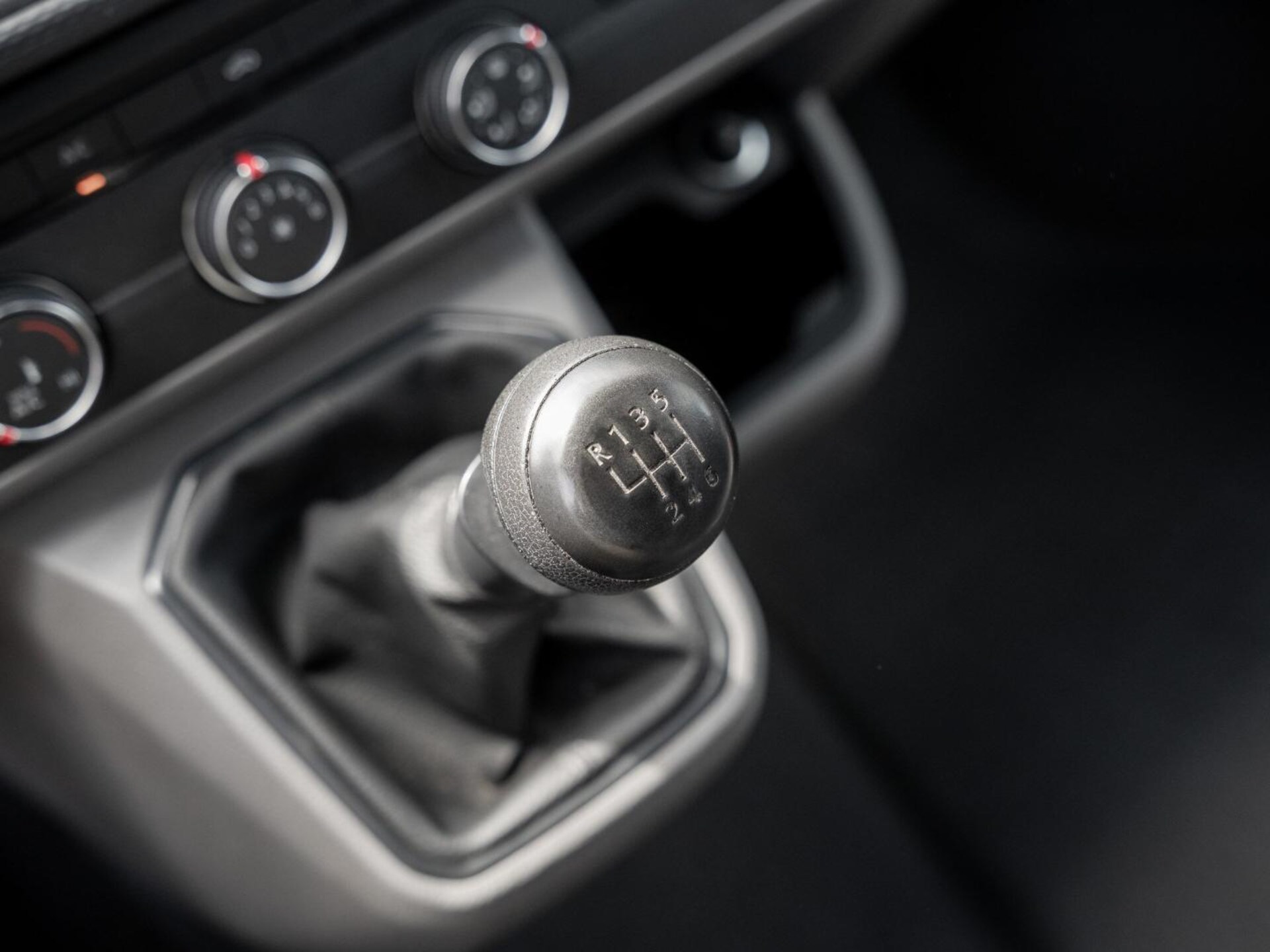 Volkswagen T6.1 Transporter Kasten langer Radstand