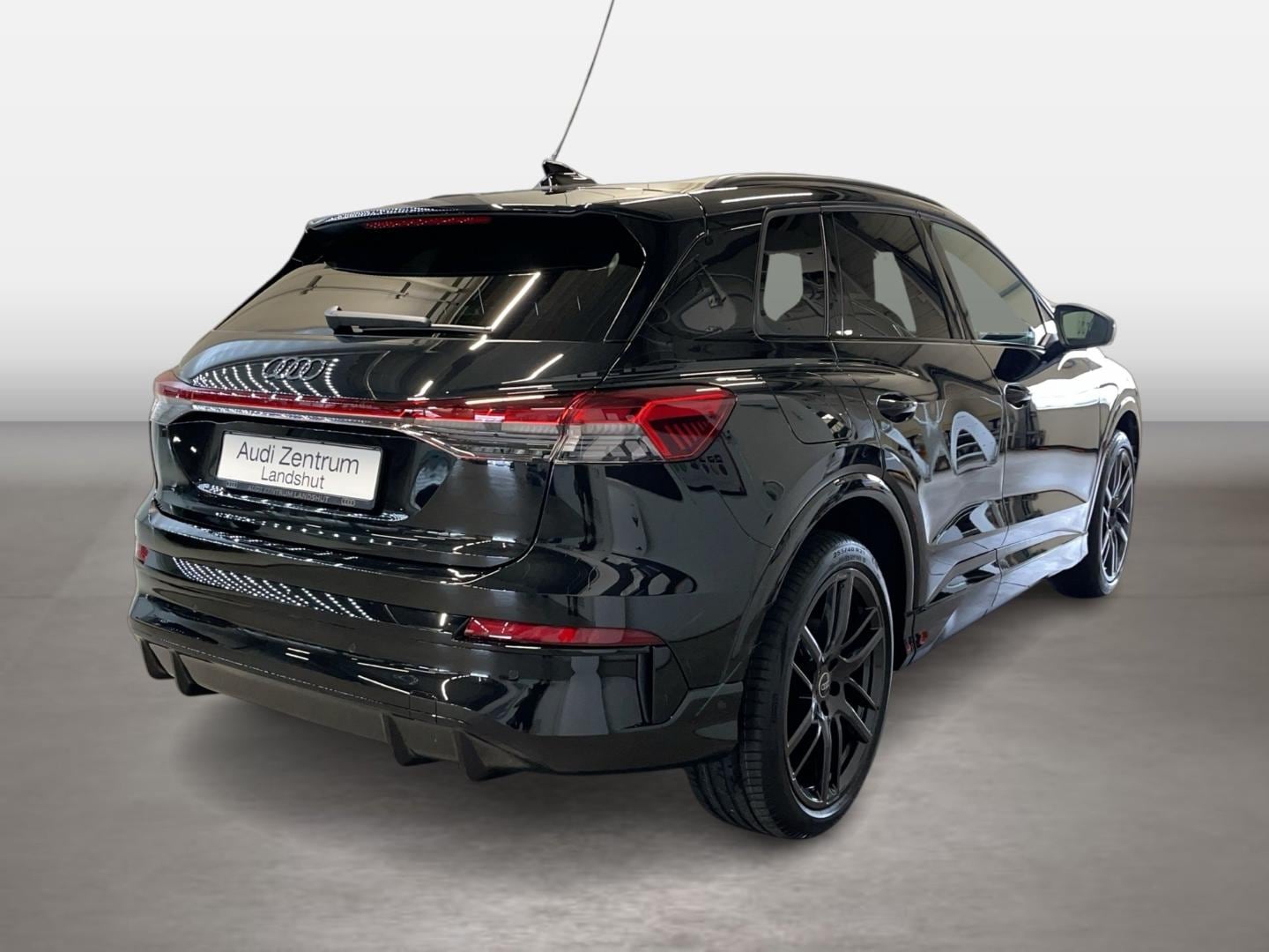 Bild über Audi Q4 SUV e-tron e-tron performance 210 kW - für weitere Informationen kontaktieren Sie den Audi Partner