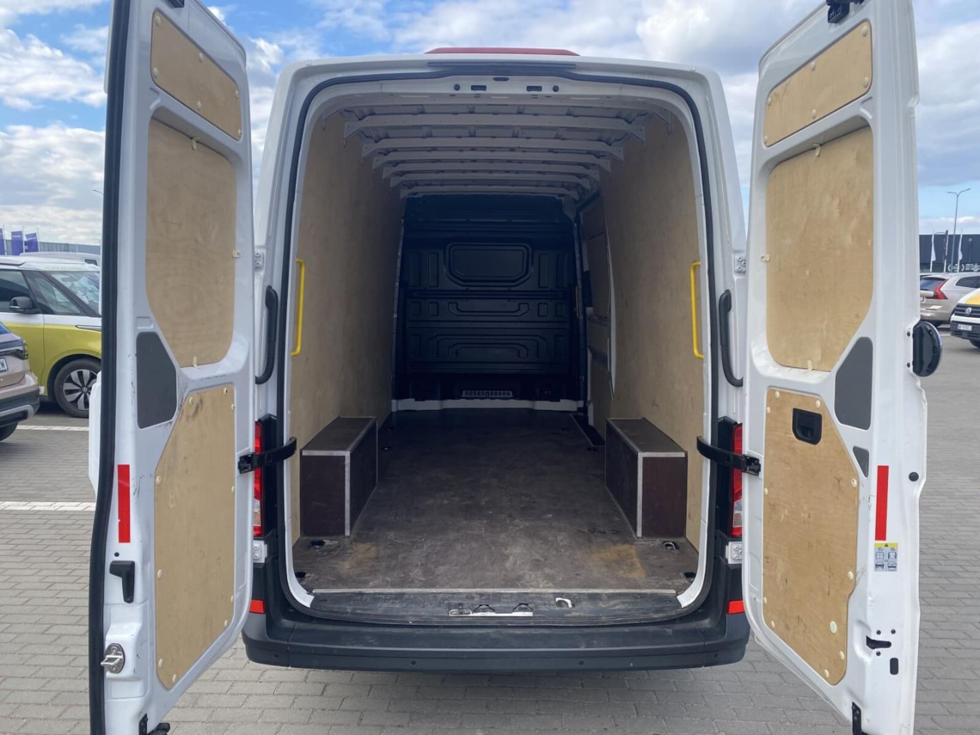 Volkswagen Crafter Furgon długi rozstaw osi