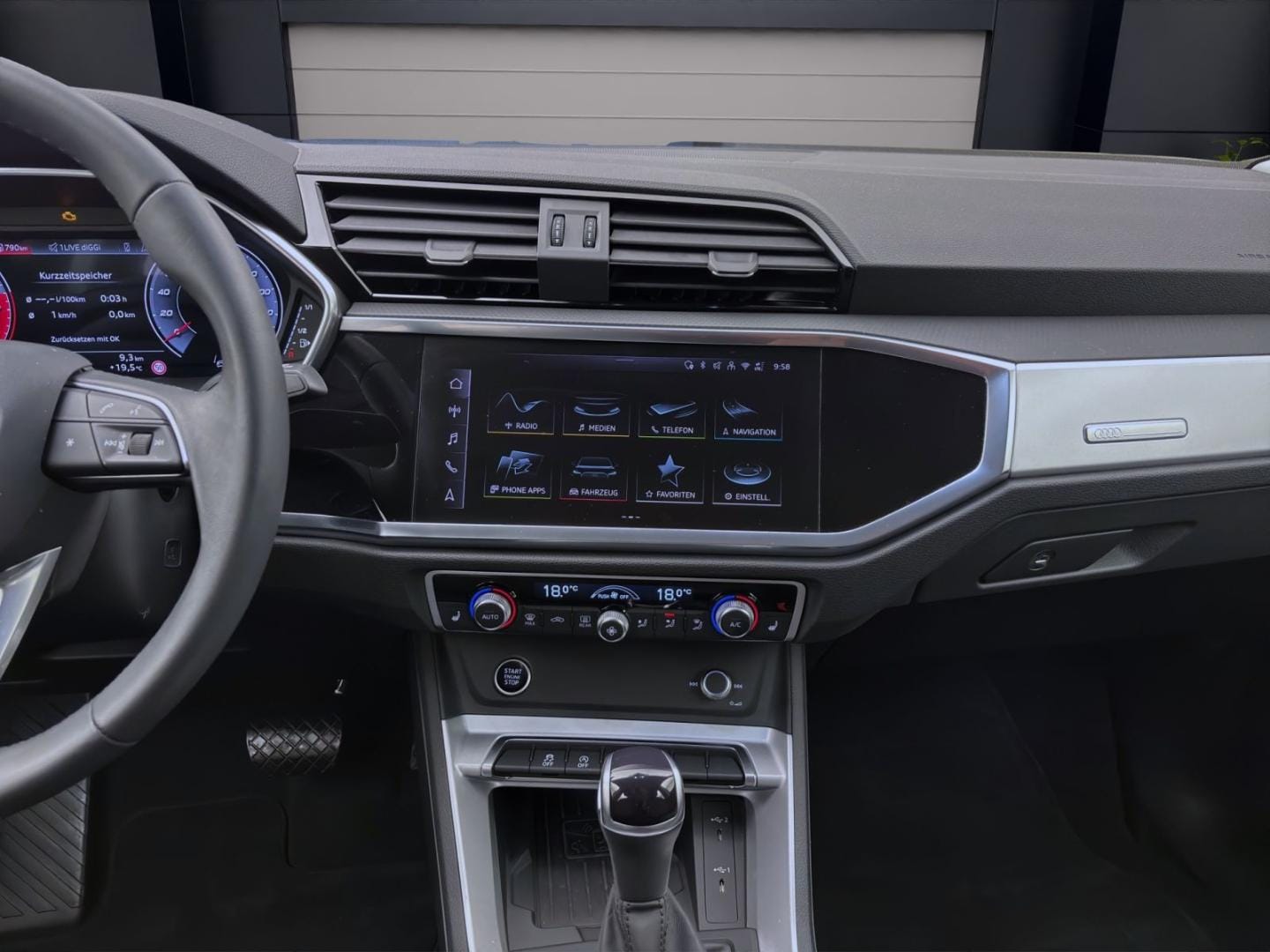 Bild über Audi Q3 35 TFSI S tronic - für weitere Informationen kontaktieren Sie den Audi Partner