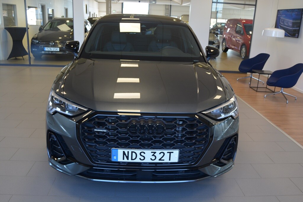 Bild som visar&nbsp;Audi Q3 Sportback&nbsp;Q3 Sportback 45 TFSI quattro S line 245 hk S tronic - för mer information kontakta din Audi Partner