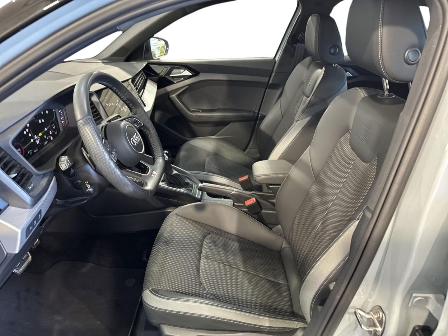 Bild über Audi A1 Sportback S line 30 TFSI S tronic - für weitere Informationen kontaktieren Sie den Audi Partner