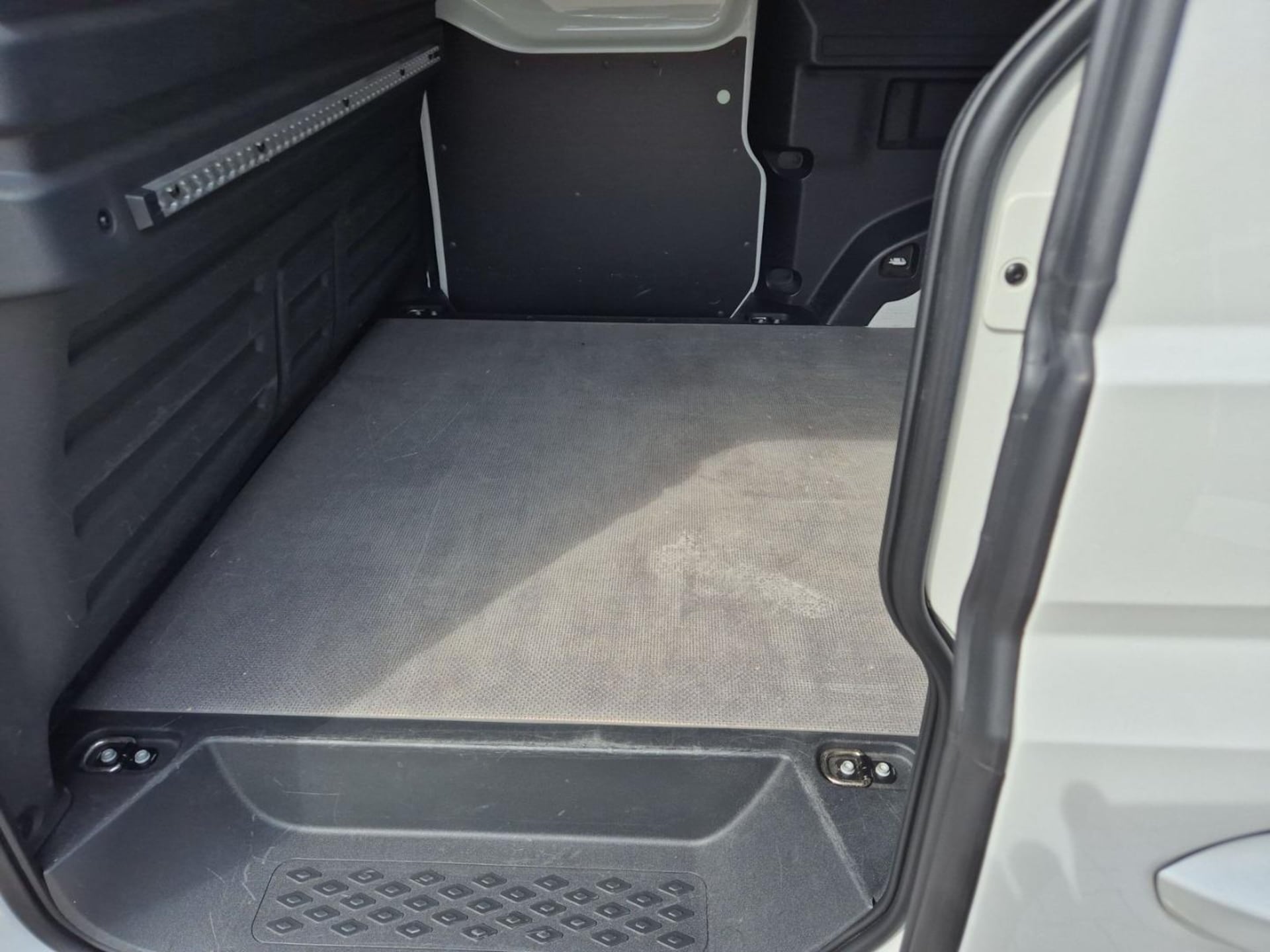 Volkswagen ID. Buzz Cargo Basis-Modell
