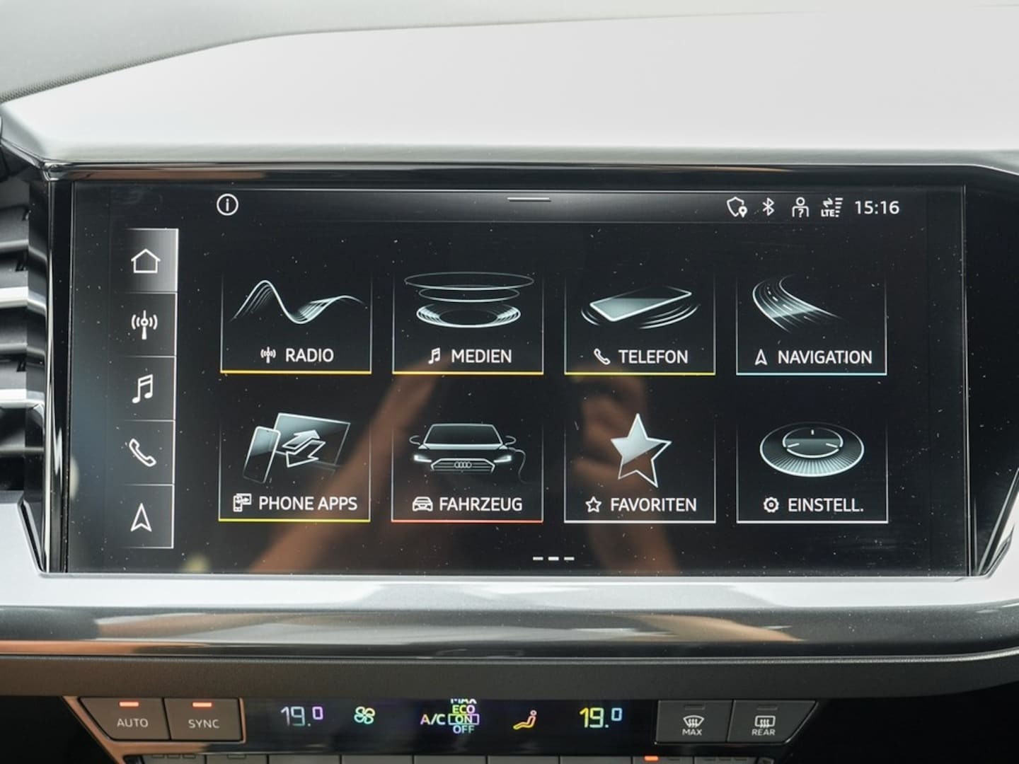Bild über Audi Q4 Sportback e-tron 35 e-tron - für weitere Informationen kontaktieren Sie den Audi Partner