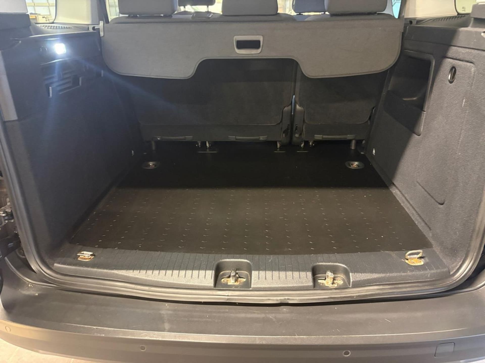 Volkswagen Caddy Basis-Modell