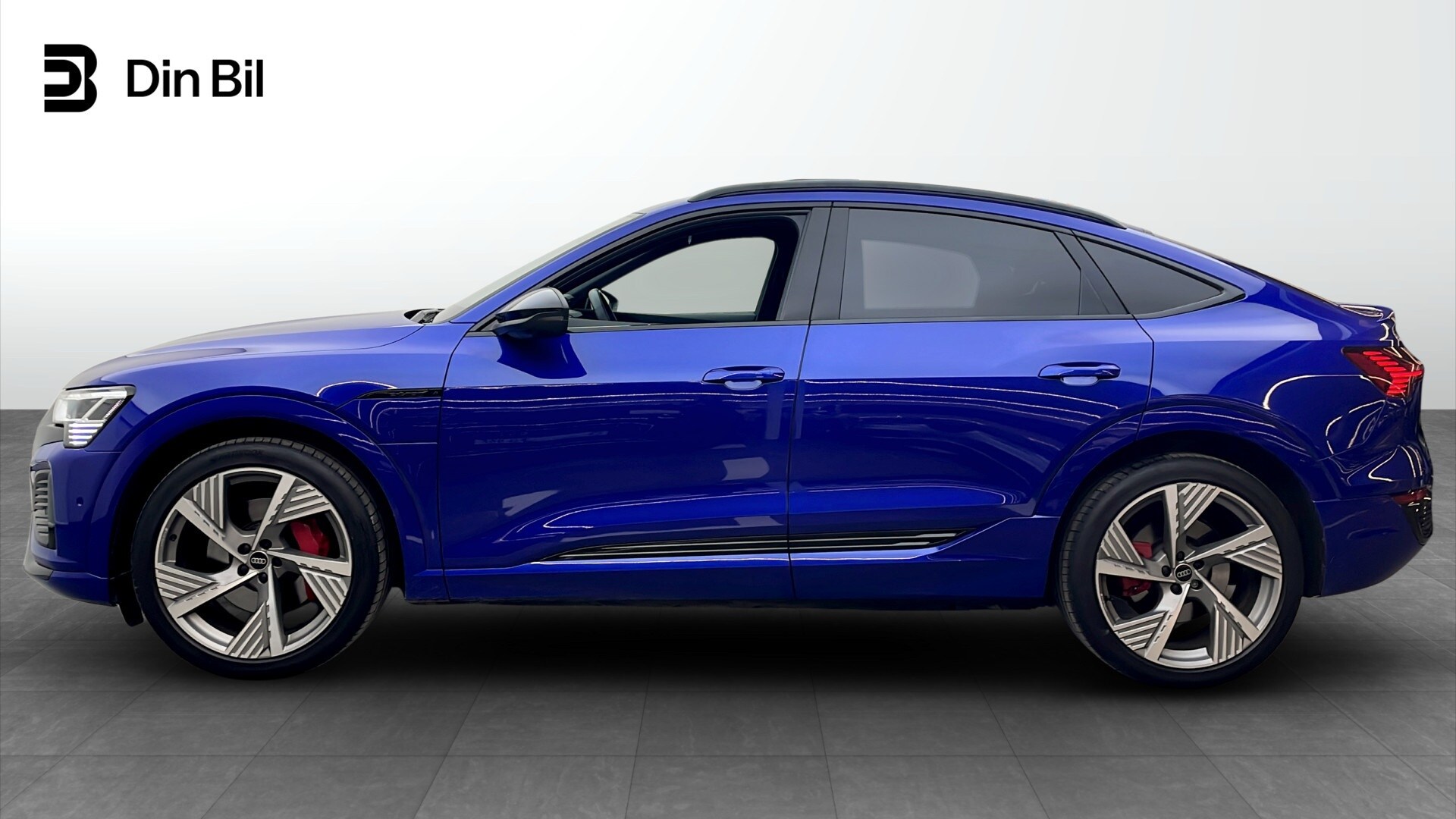 Bild som visar&nbsp;Audi Q8 Sportback e-tron&nbsp;Q8 Sportback 55 e-tron quattro S line 300,00 kW - för mer information kontakta din Audi Partner