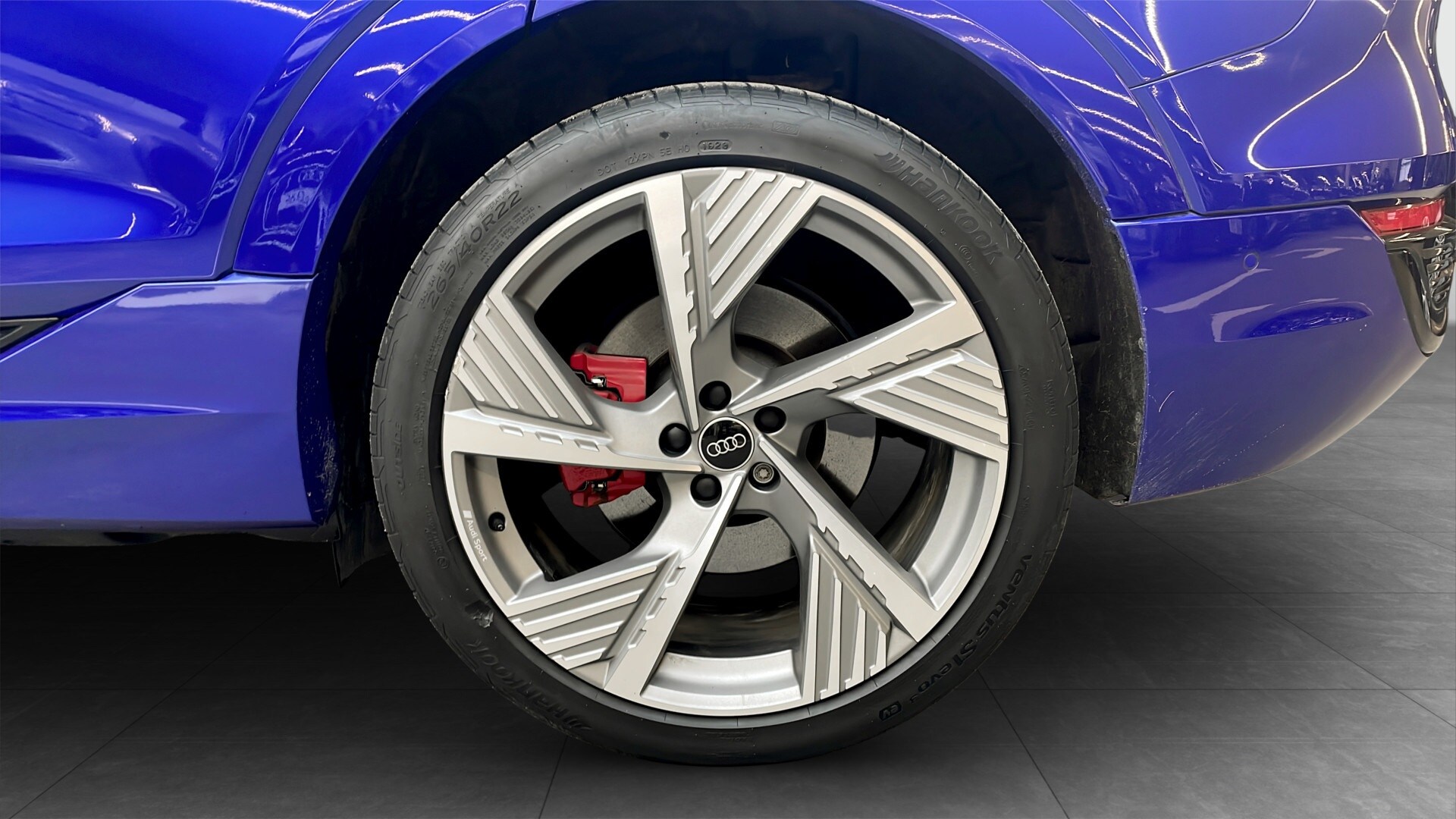 Bild som visar Audi Q8 Sportback e-tron Q8 Sportback 55 e-tron quattro S line 300,00 kW - för mer information kontakta din Audi Partner