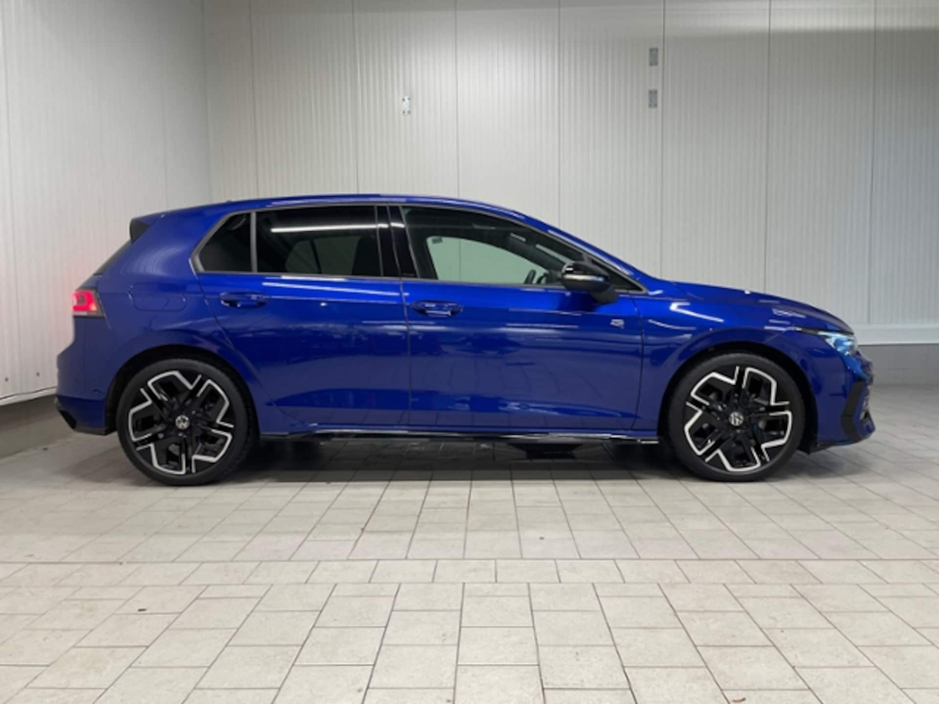 Volkswagen Golf R-Line