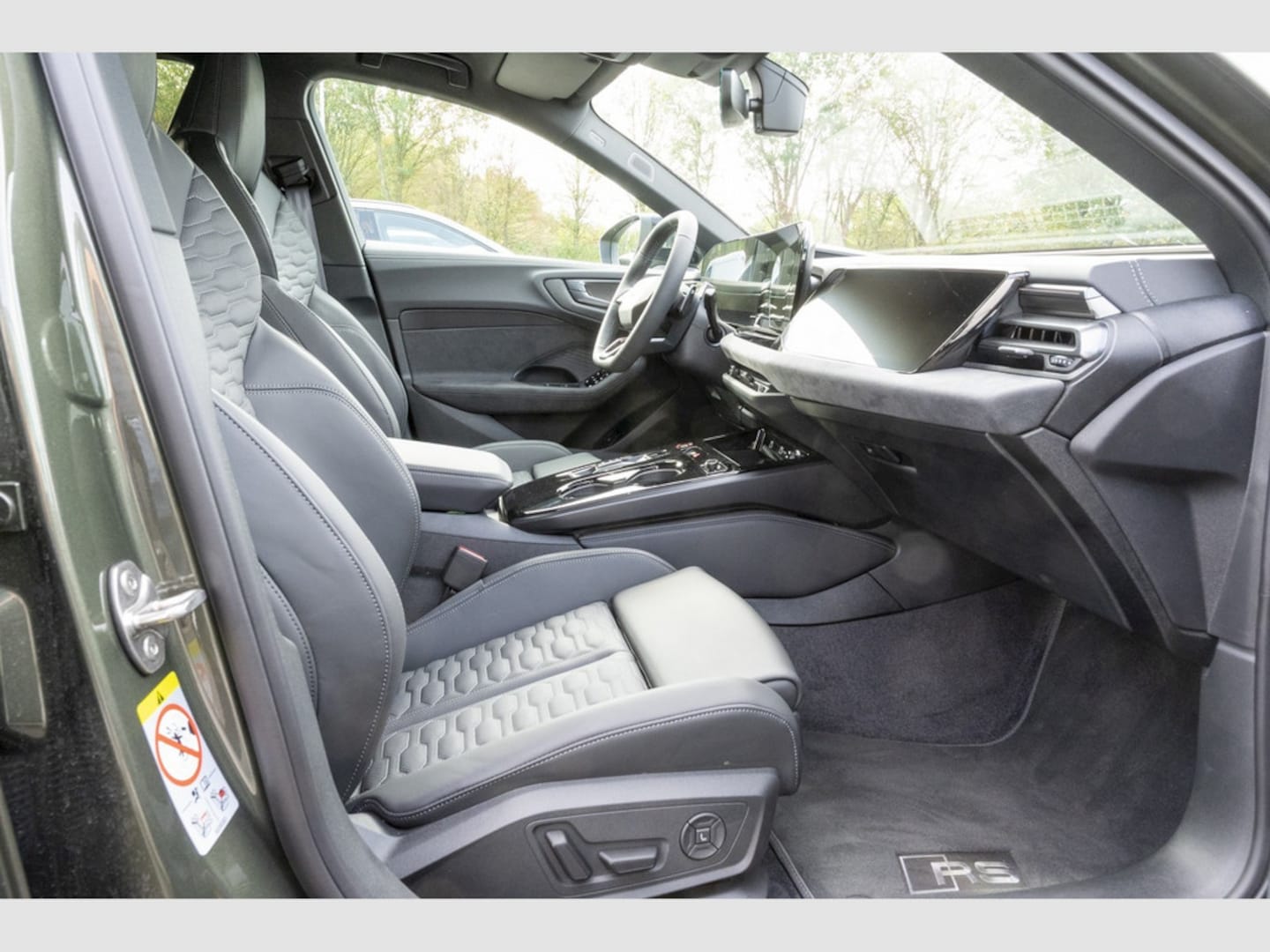 Bild über Audi RS 5 Limousine TFSI quattro 470 kW tiptronic - für weitere Informationen kontaktieren Sie den Audi Partner