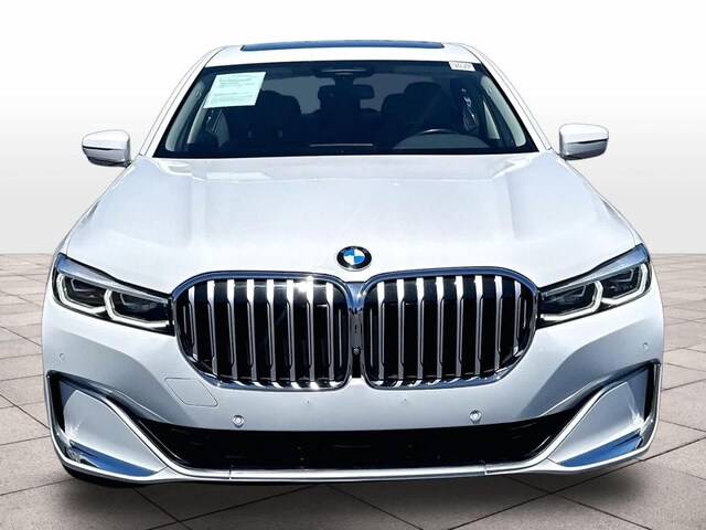 2022 BMW 740