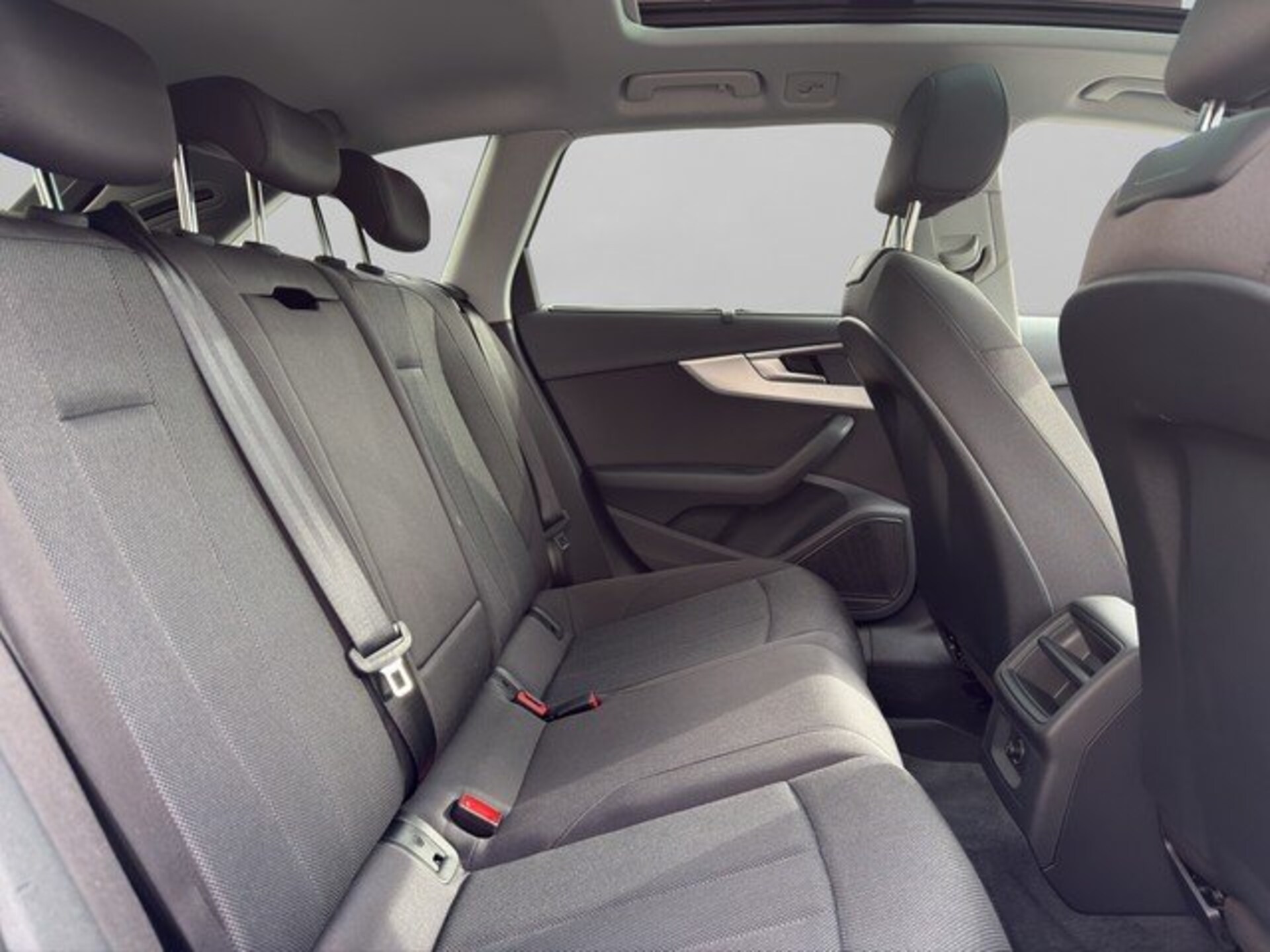 Audi A4 Avant S line