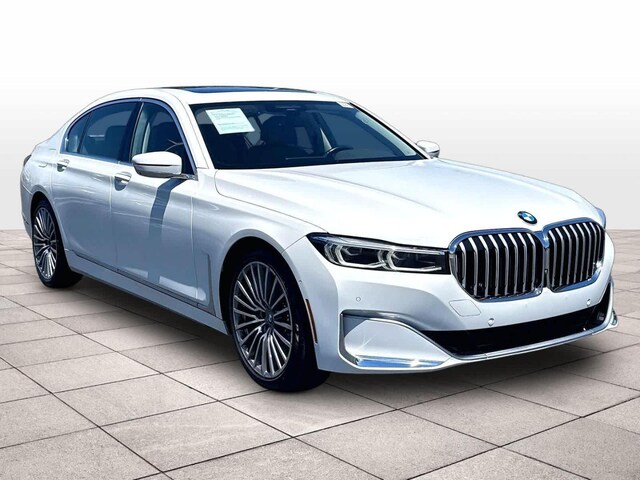 2022 BMW 740
