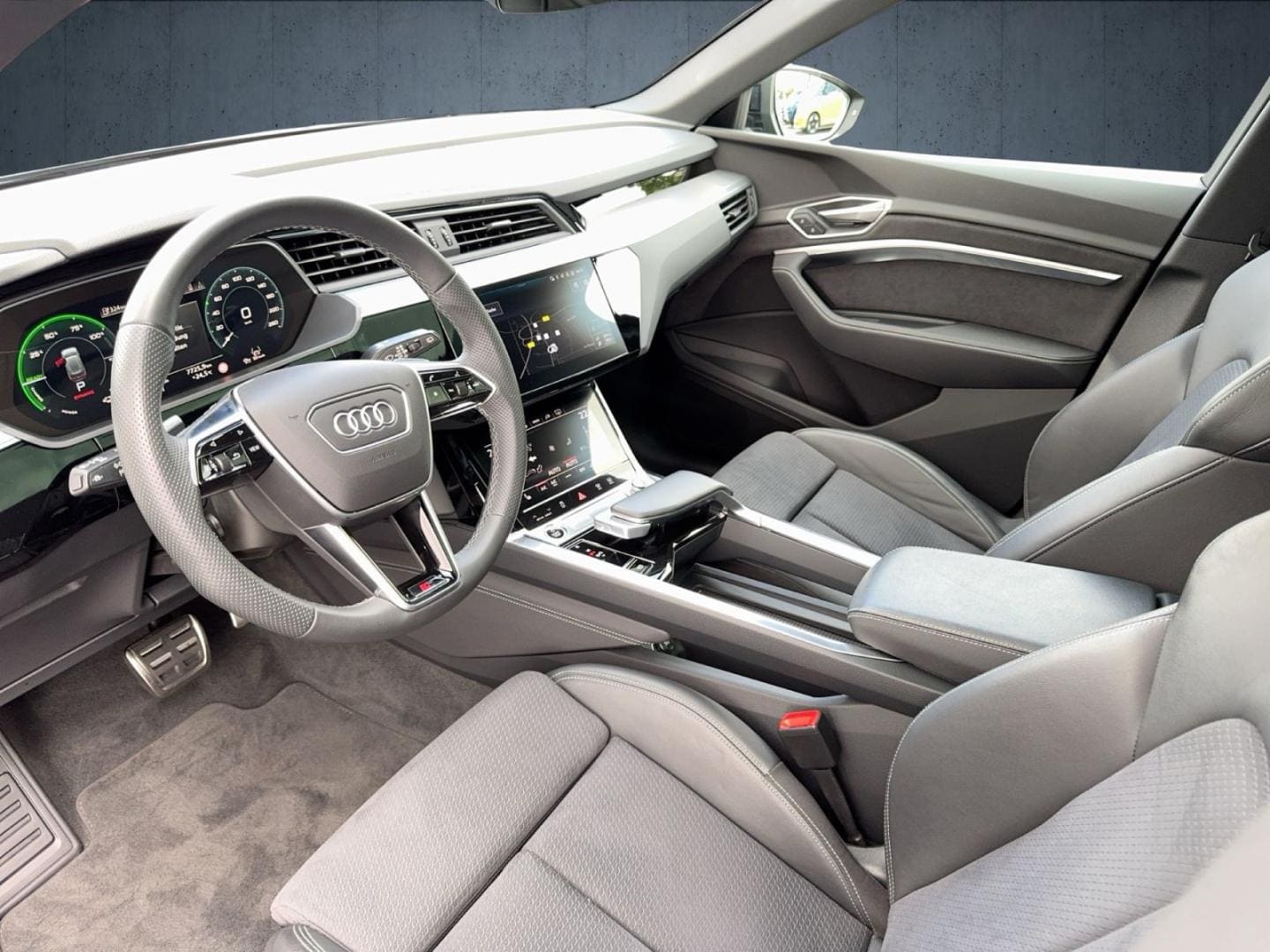 Bild über Audi Q8 e-tron S line 50 e-tron quattro 250 kW - für weitere Informationen kontaktieren Sie den Audi Partner
