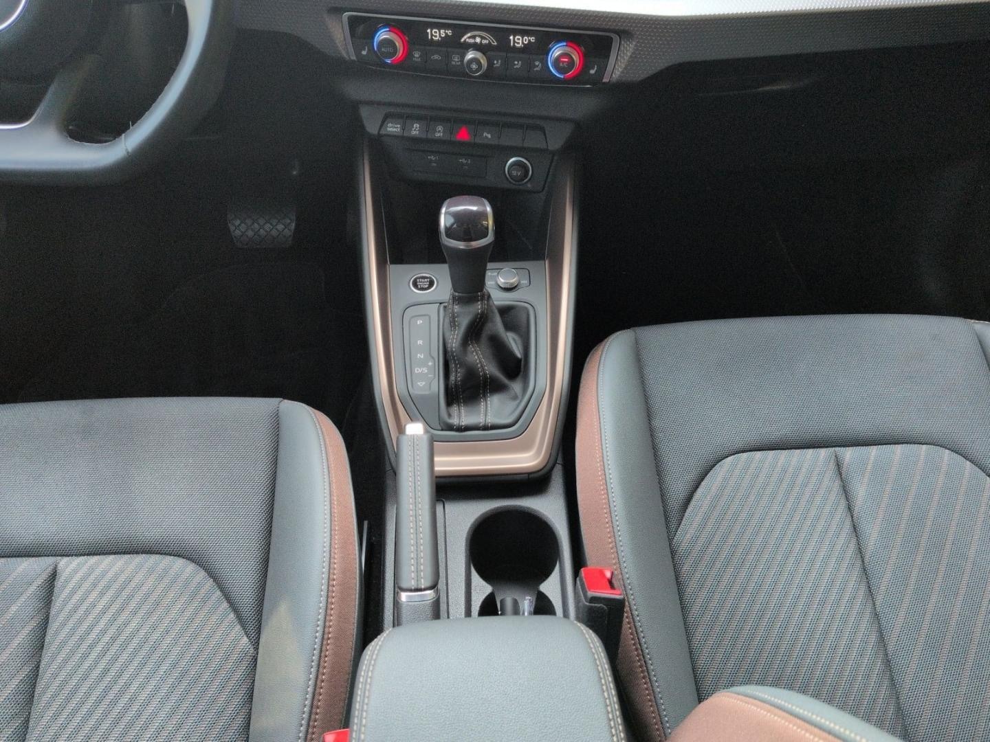 Bild über Audi A1 Sportback S line 40 TFSI S tronic - für weitere Informationen kontaktieren Sie den Audi Partner