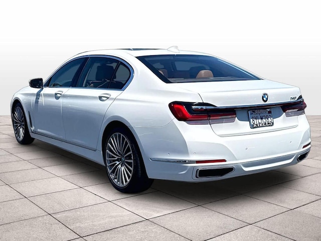 2022 BMW 740