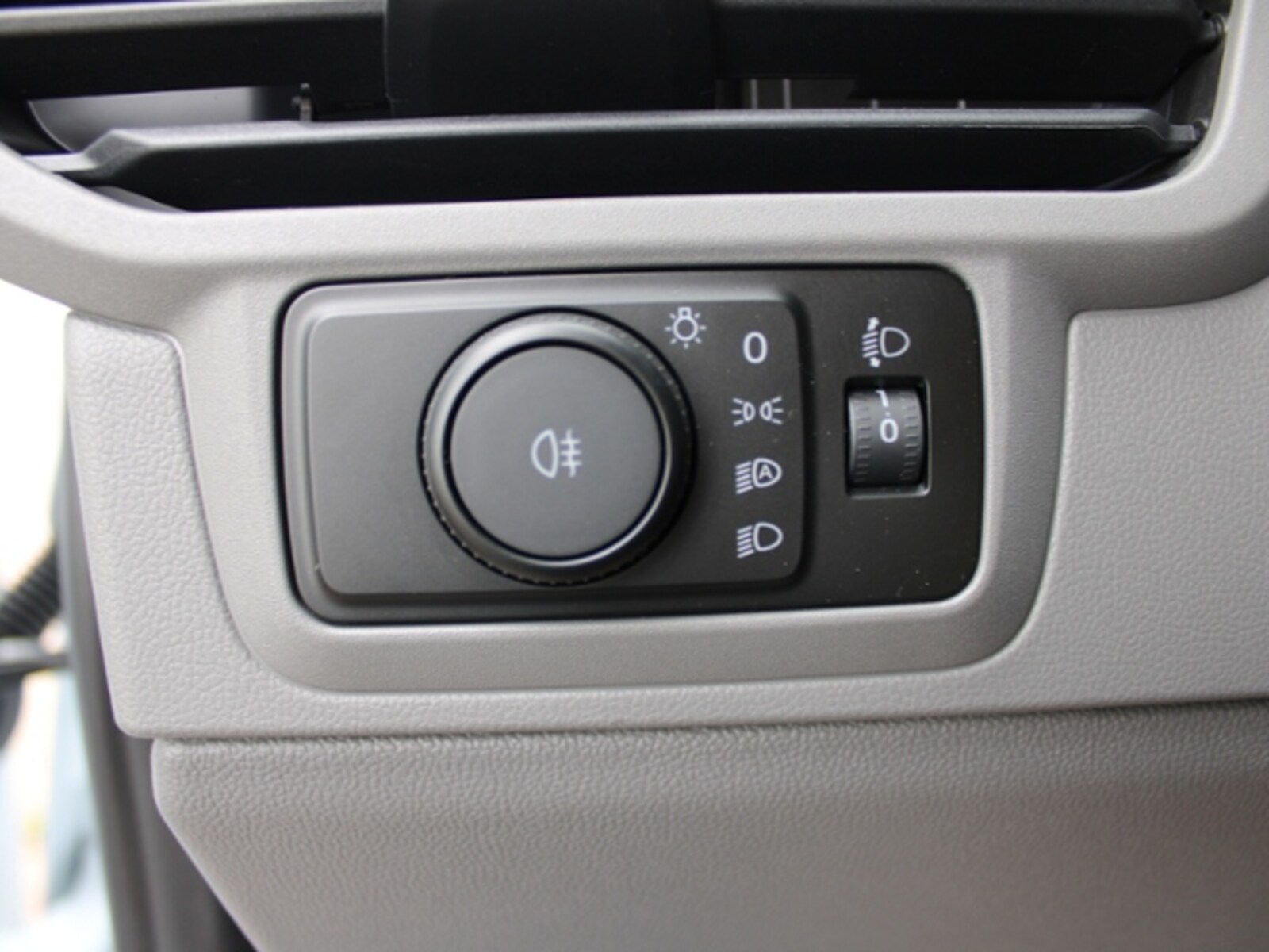 Volkswagen Transporter Kombi langer Radstand – Bild 13