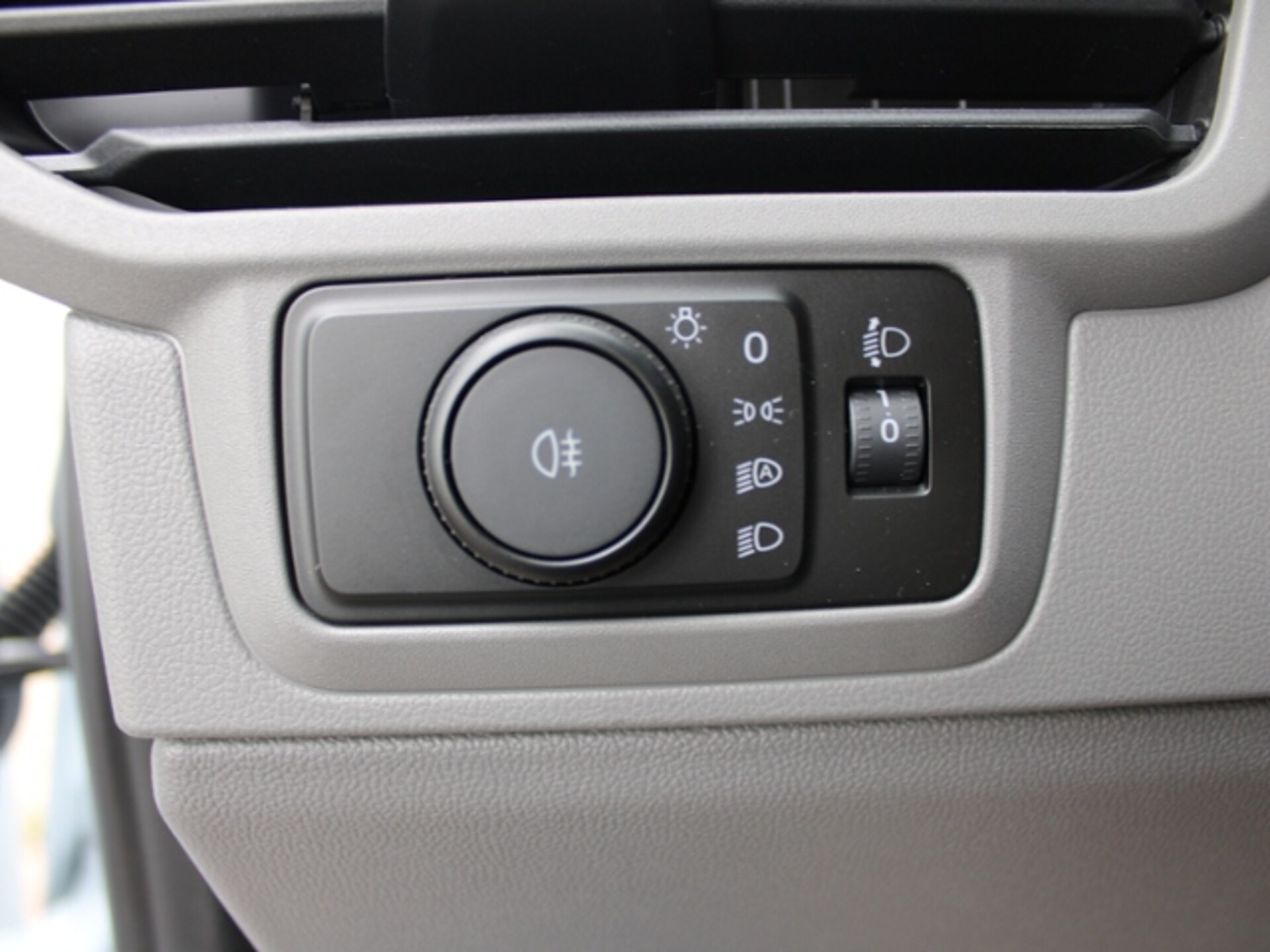 Volkswagen Transporter Kombi langer Radstand
