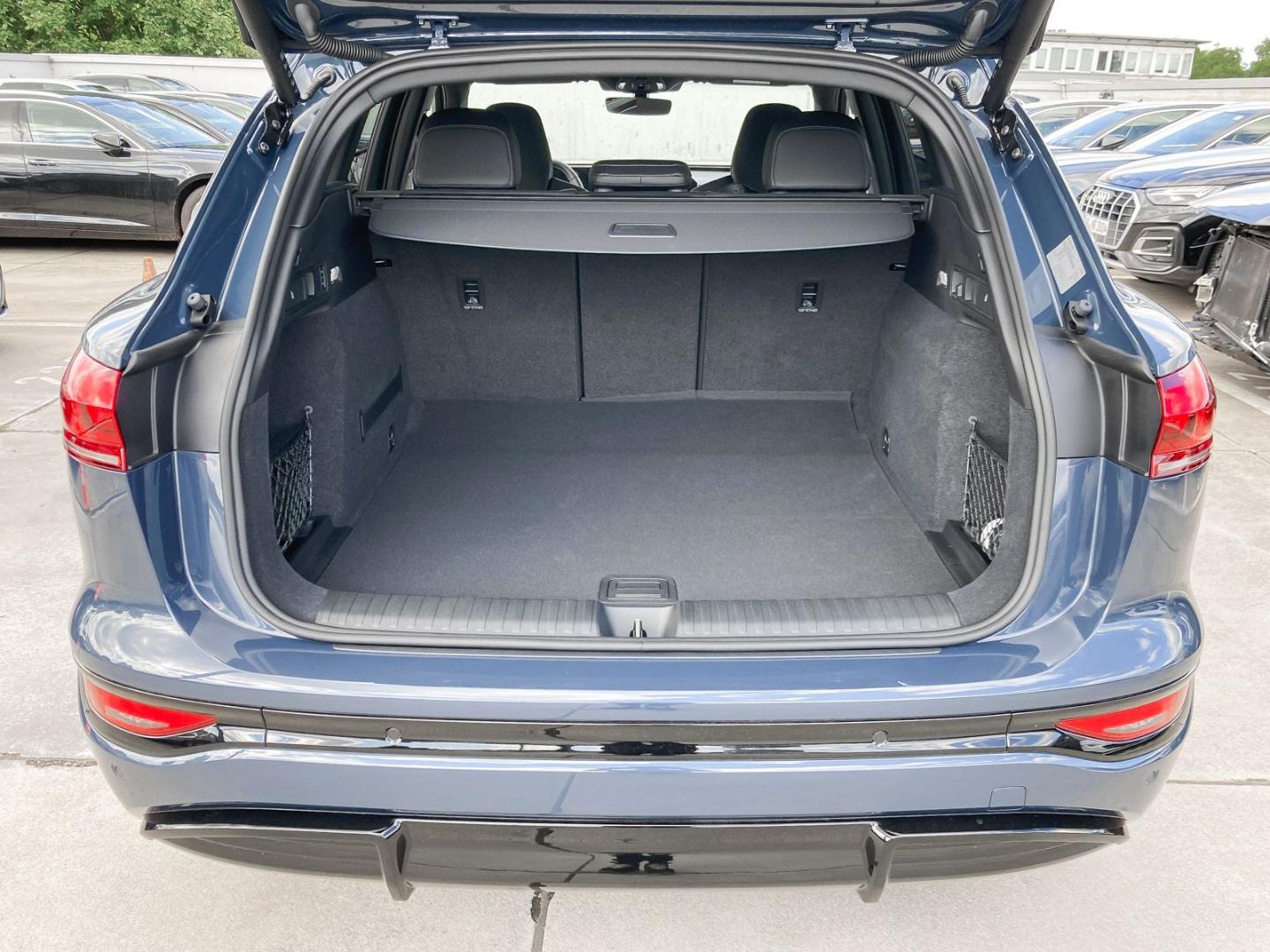 Image about Audi Q6 SUV e-tron e-tron quattro