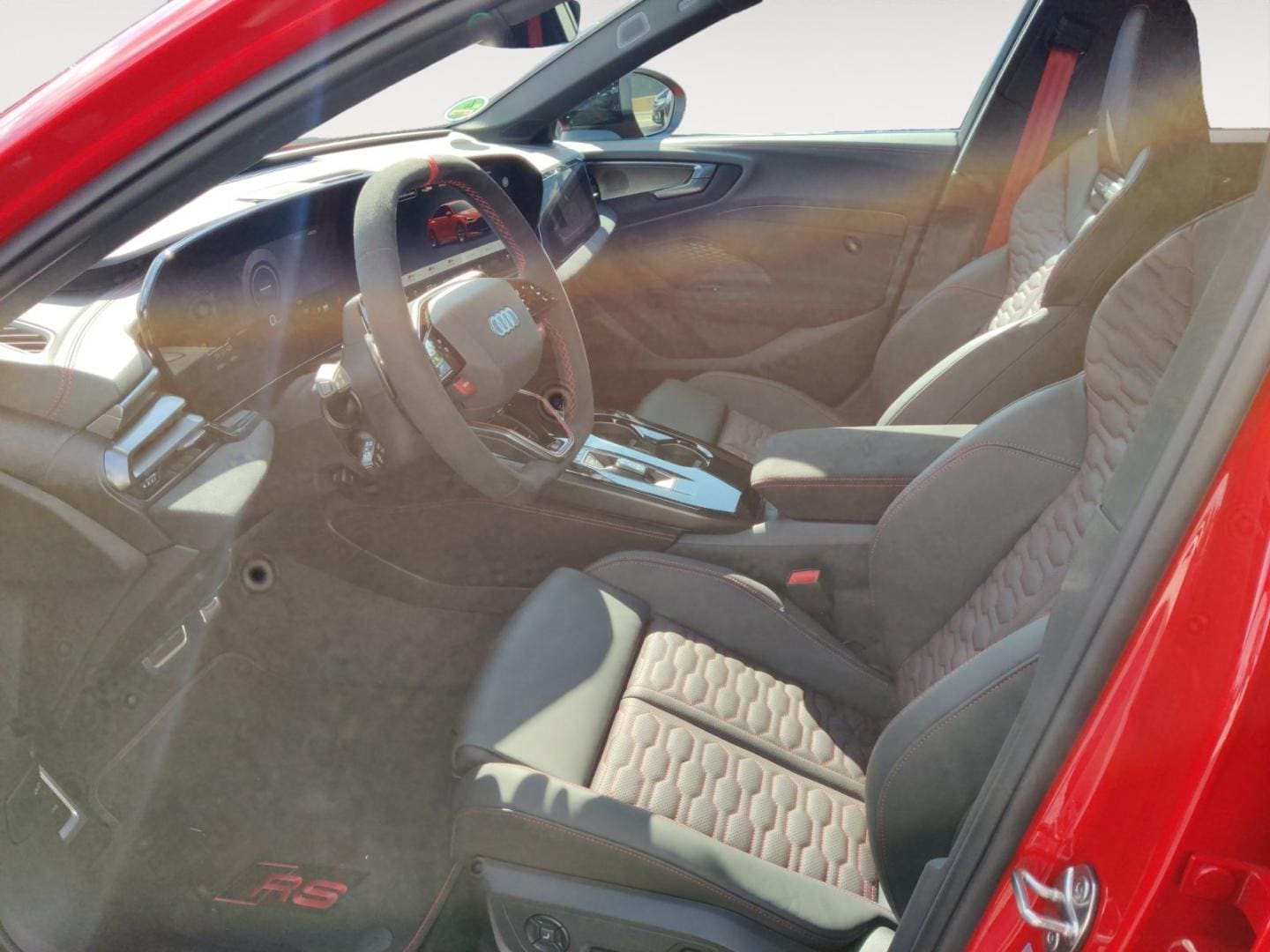 Bild über Audi RS 5 Limousine TFSI quattro 470 kW tiptronic - für weitere Informationen kontaktieren Sie den Audi Partner