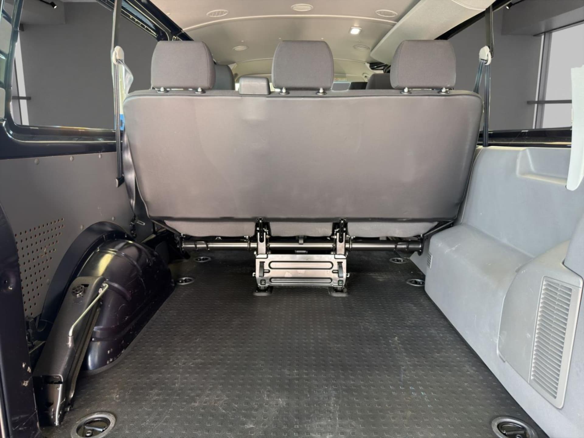 Volkswagen T6.1 Transporter Kombi langer Radstand