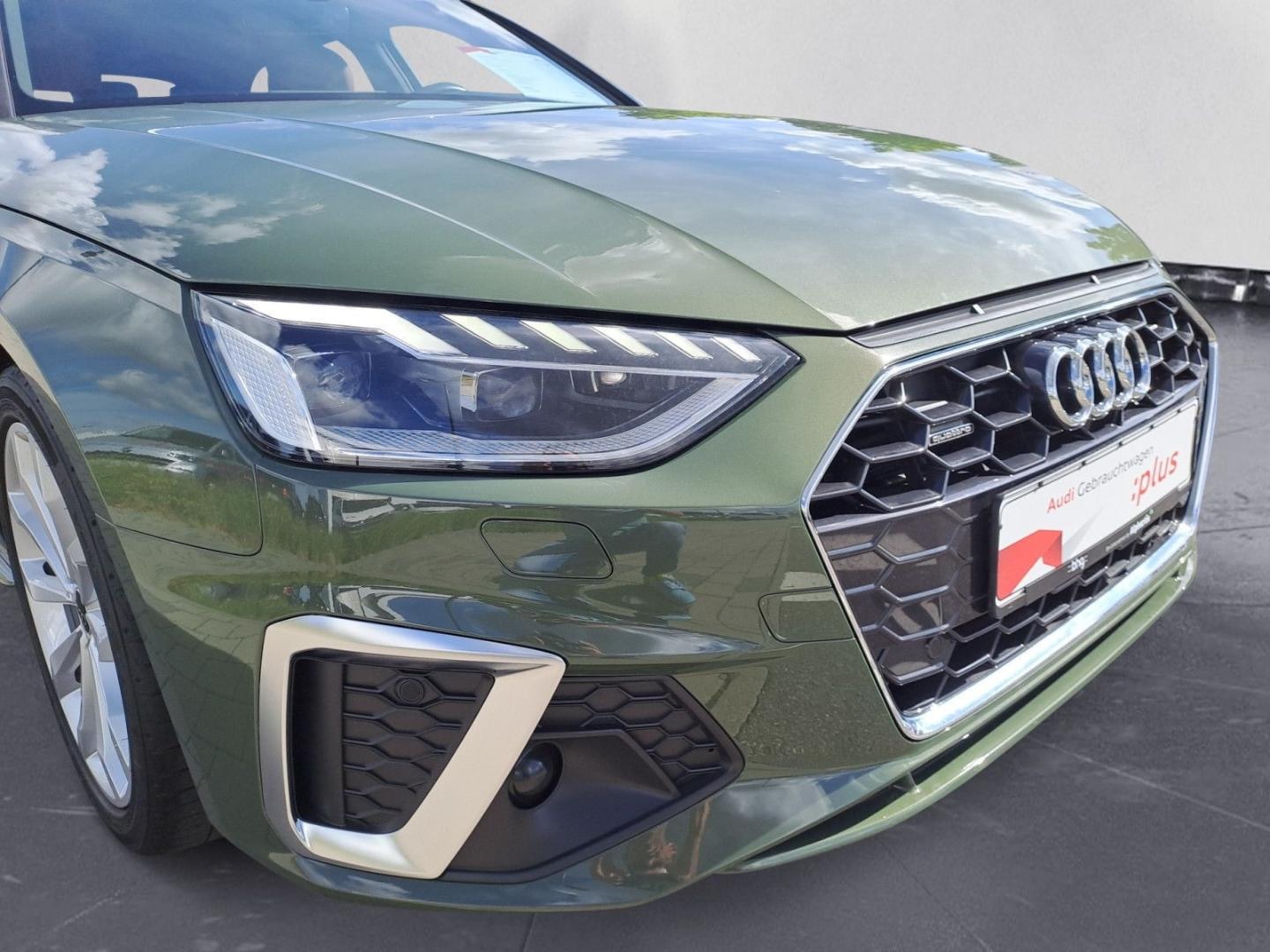 Bild über Audi A4 Avant S line 40 TFSI quattro S tronic - für weitere Informationen kontaktieren Sie den Audi Partner