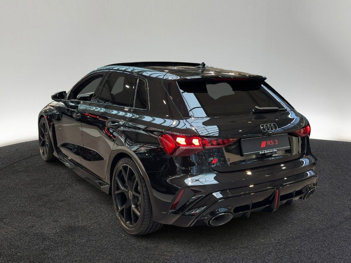 Bild über Audi RS 3 Sportback TFSI quattro 294 kW S tronic - für weitere Informationen kontaktieren Sie den Audi Partner
