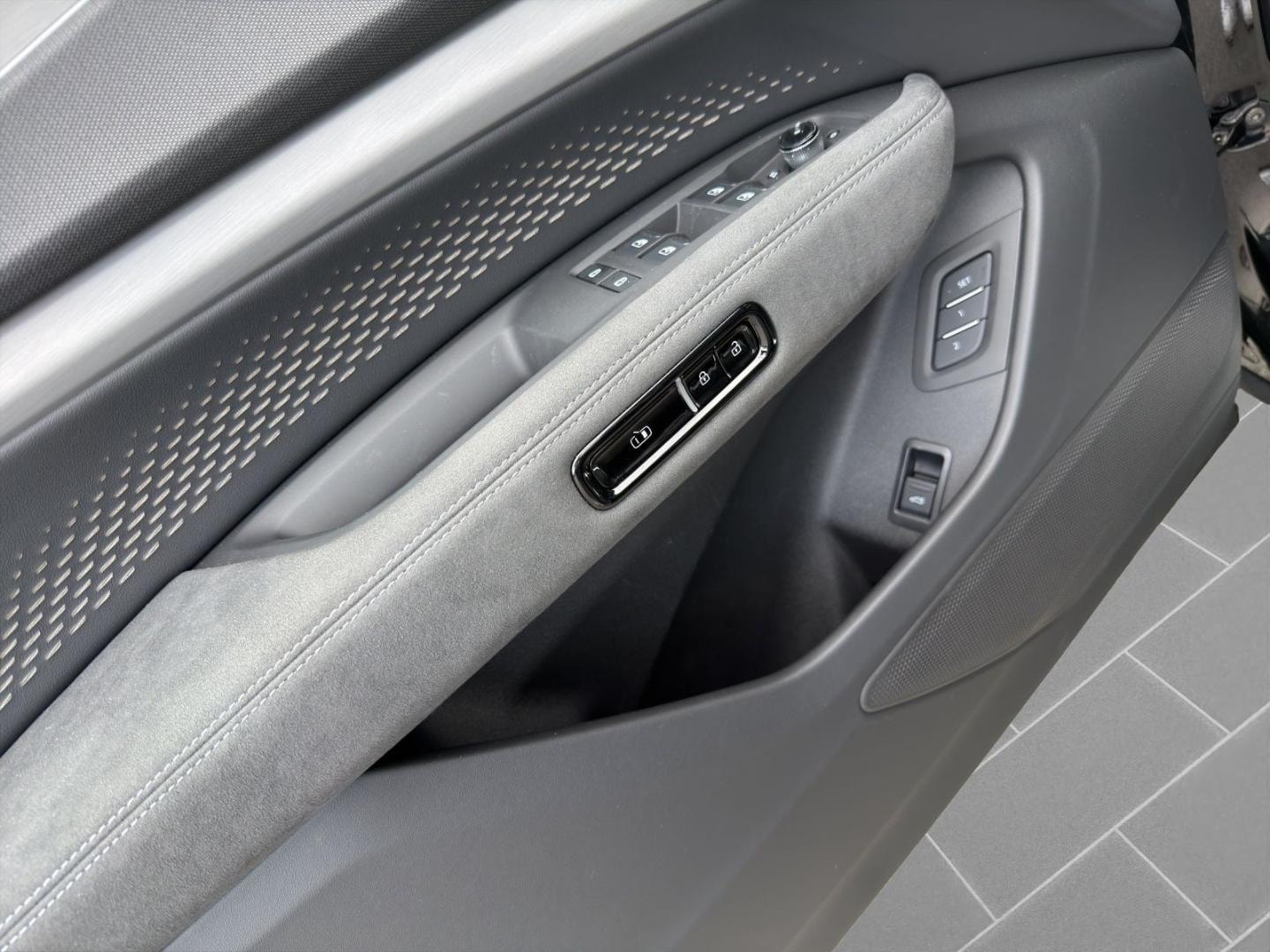 Bild über Audi Q7 SUV TDI quattro 220 kW tiptronic - für weitere Informationen kontaktieren Sie den Audi Partner