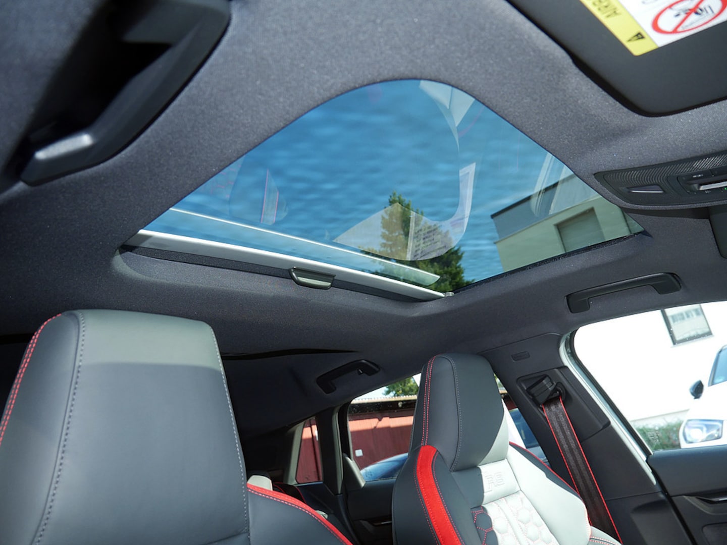 Bild über Audi RS 3 Sportback TFSI quattro 294 kW S tronic - für weitere Informationen kontaktieren Sie den Audi Partner