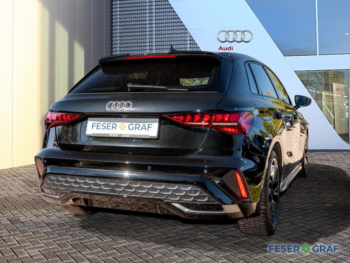 Bild über Audi A3 Sportback S line 35 TFSI S tronic - für weitere Informationen kontaktieren Sie den Audi Partner