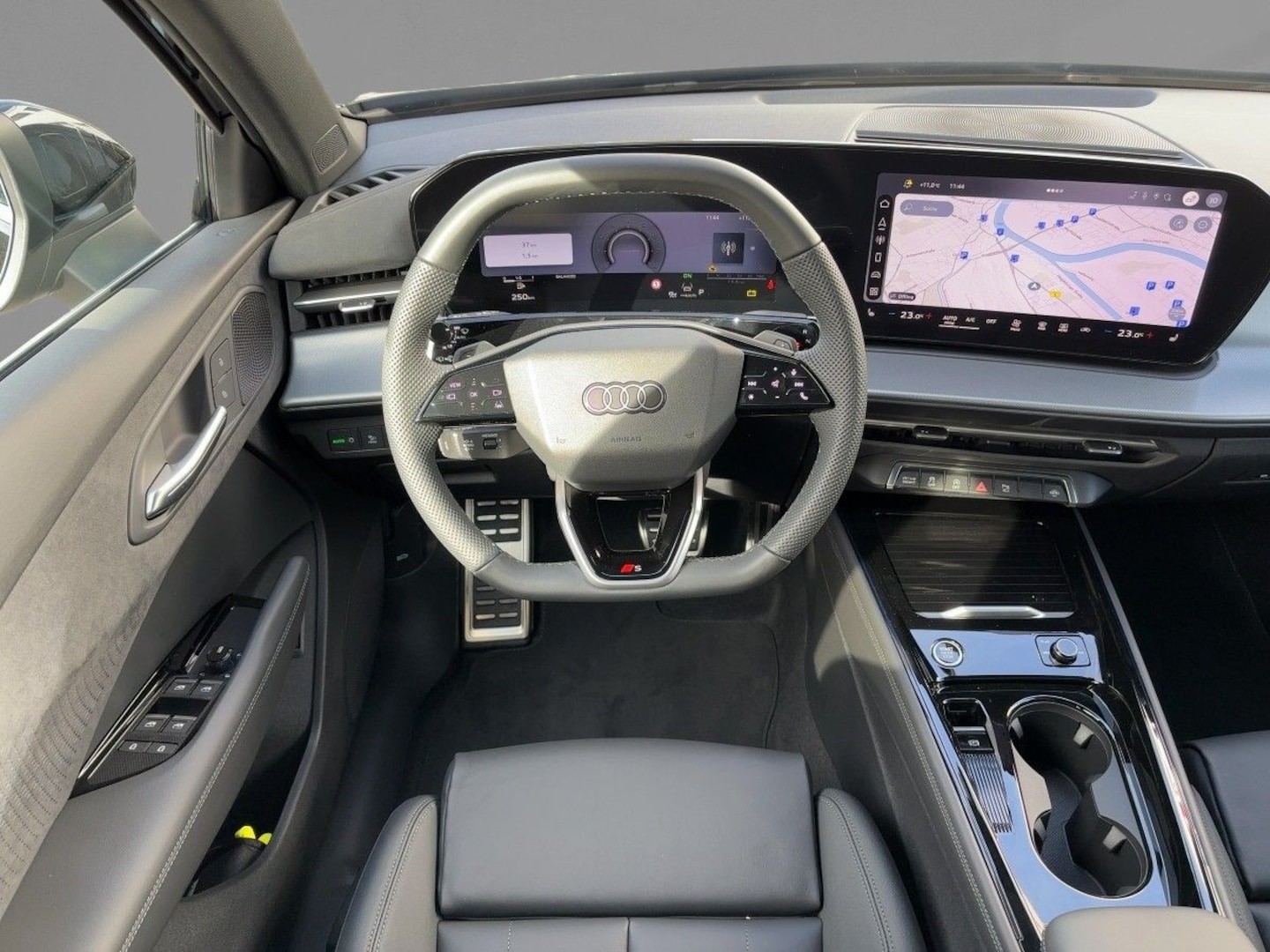 Bild über Audi Q3 SUV TFSI quattro 195 kW S tronic - für weitere Informationen kontaktieren Sie den Audi Partner