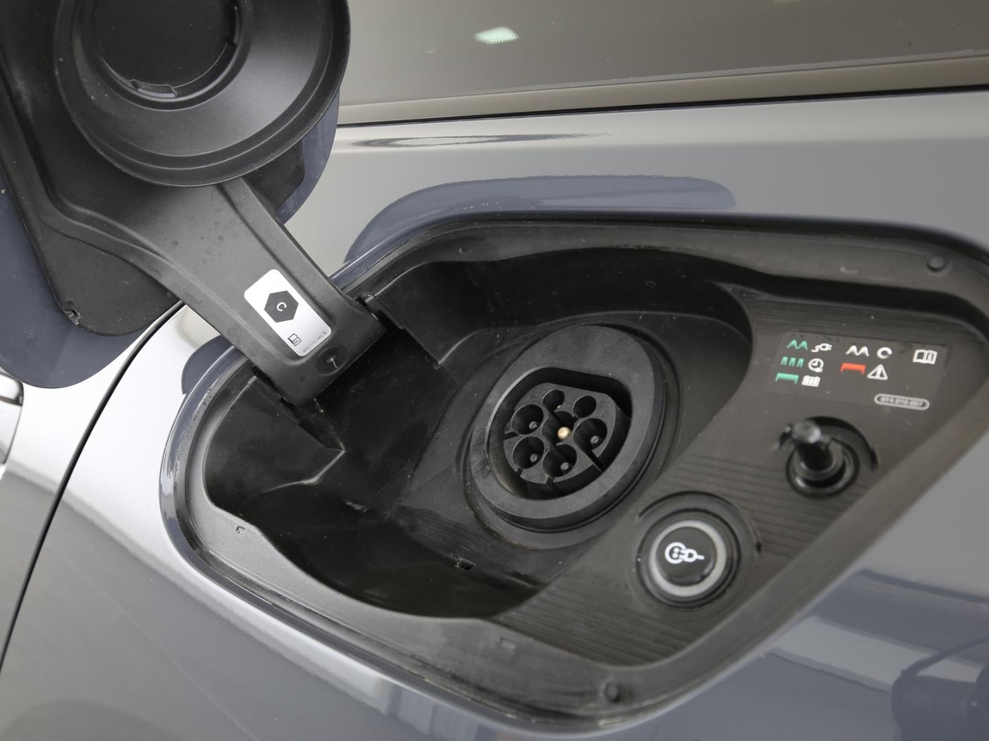 Bild über Audi A5 Avant e-hybrid e-hybrid quattro 270 kW S tronic - für weitere Informationen kontaktieren Sie den Audi Partner