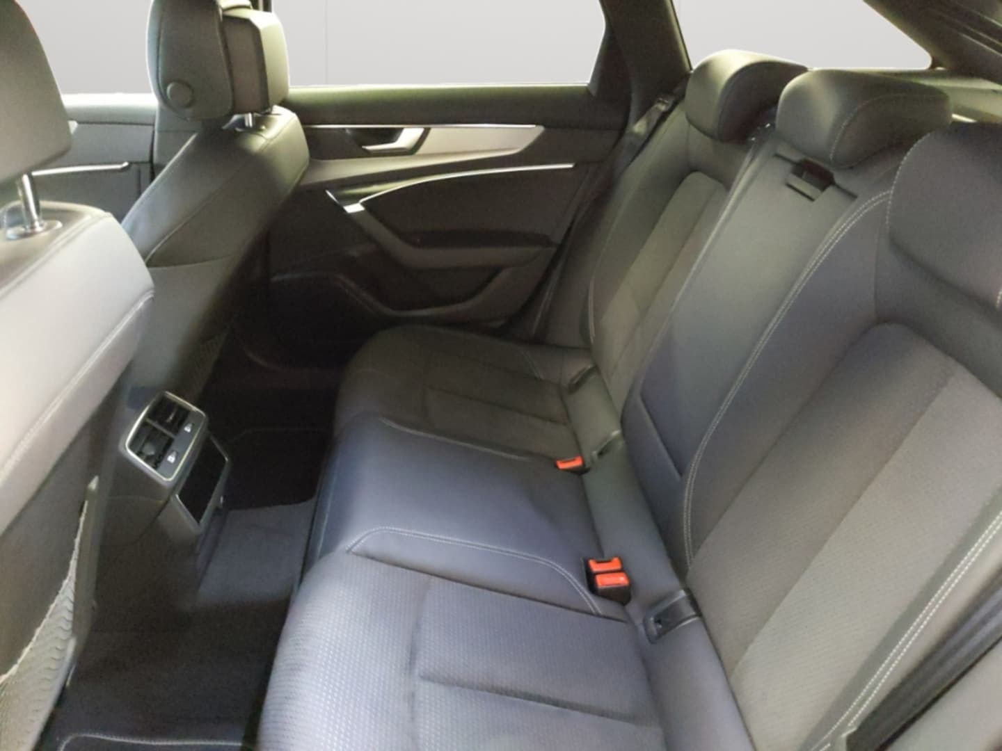 Bild über Audi S6 Avant TDI quattro tiptronic - für weitere Informationen kontaktieren Sie den Audi Partner
