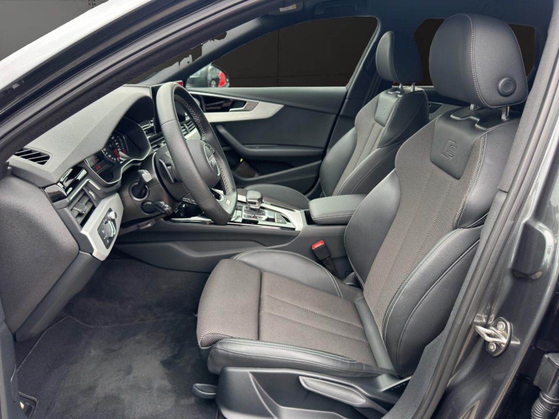 Audi A4 Avant S line