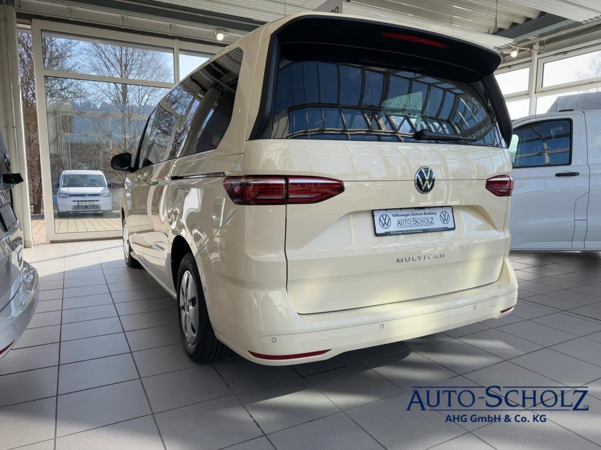 Volkswagen Multivan Langversion Basis-Modell