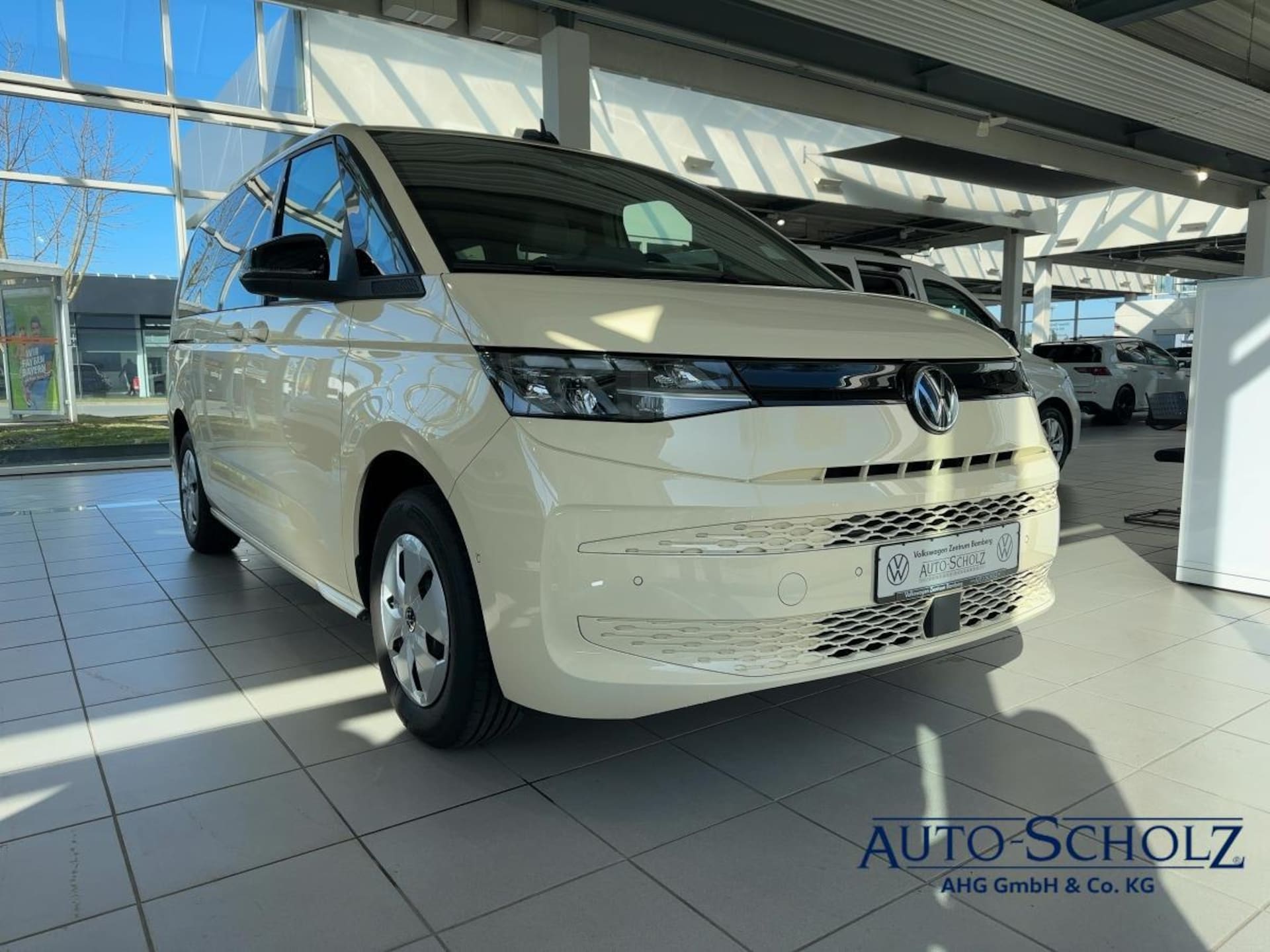 Volkswagen Multivan Langversion Basis-Modell