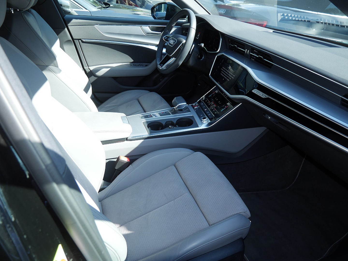 Bild über Audi S6 Avant TDI quattro tiptronic - für weitere Informationen kontaktieren Sie den Audi Partner